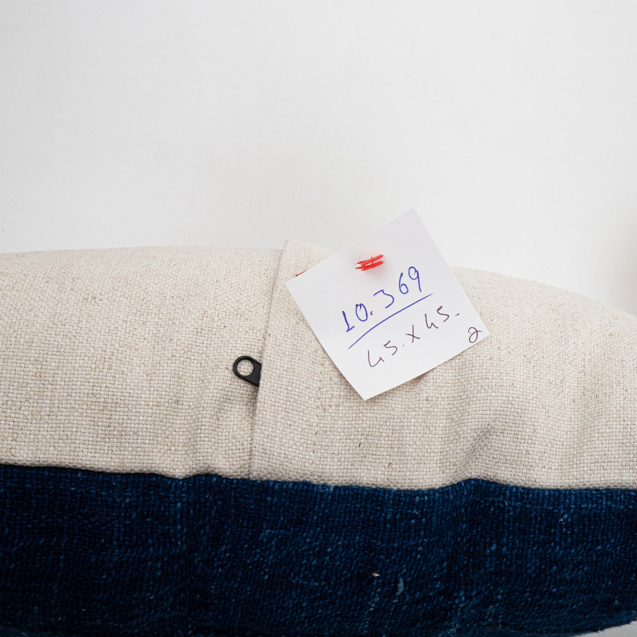 Cotone Federa per cuscino realizzata con un tessuto indaco vintage del Mali in vendita