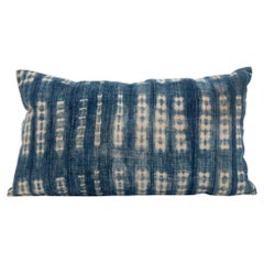 Funda de almohada confeccionada con una tela añil vintage de Malí