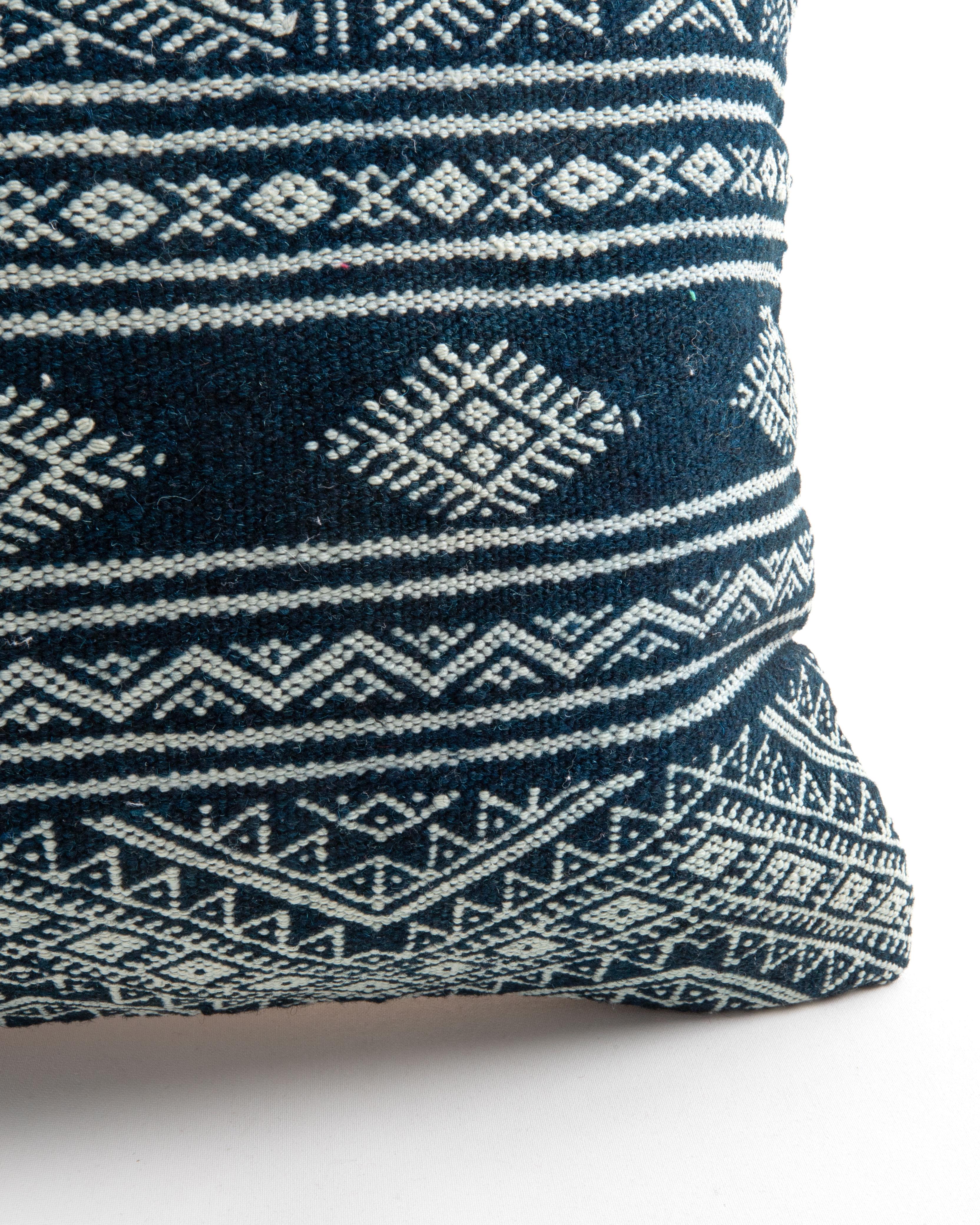 Pillowcase Made from a Vintage Tunisian Weaving In Fair Condition For Sale In Istanbul, TR