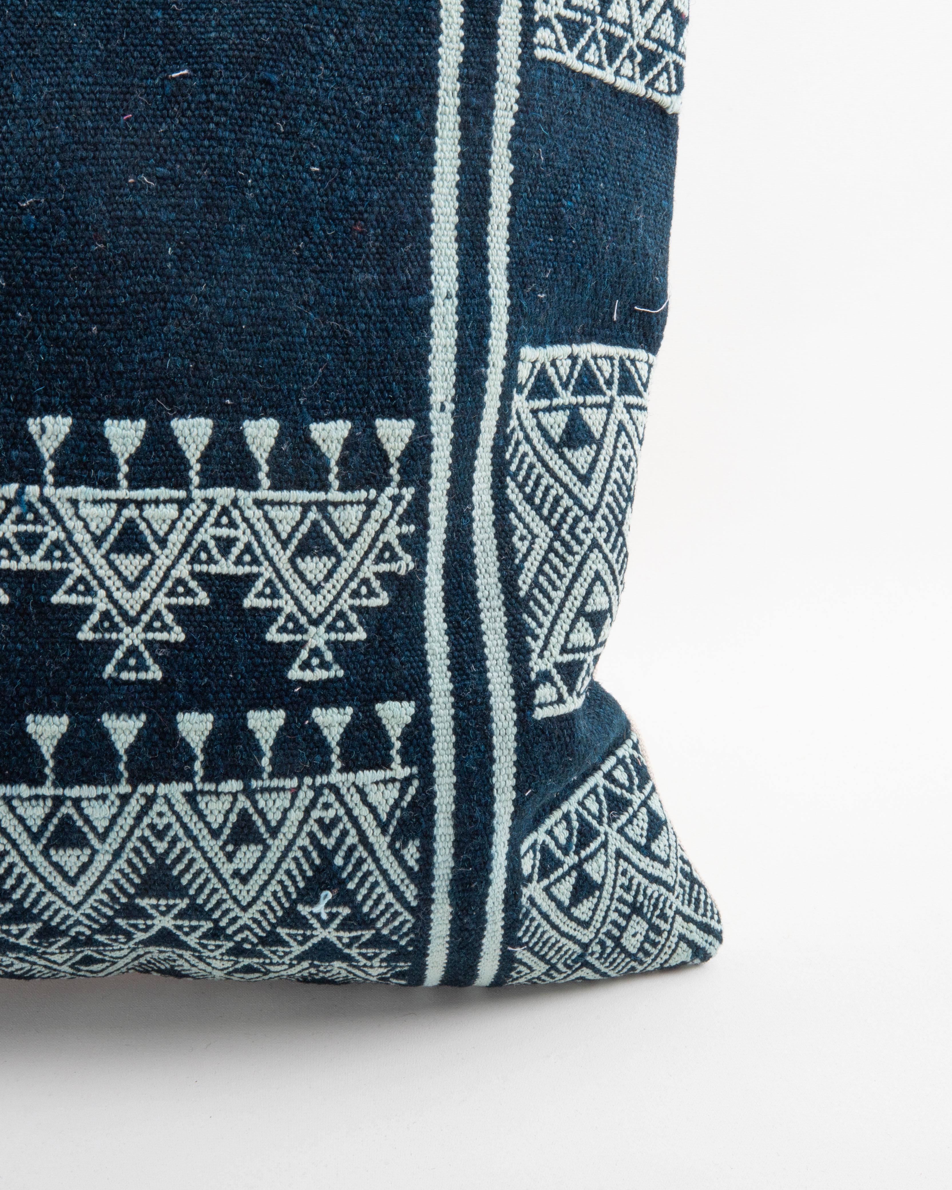 Pillowcase Made from a Vintage Tunisian Weaving In Fair Condition For Sale In Istanbul, TR