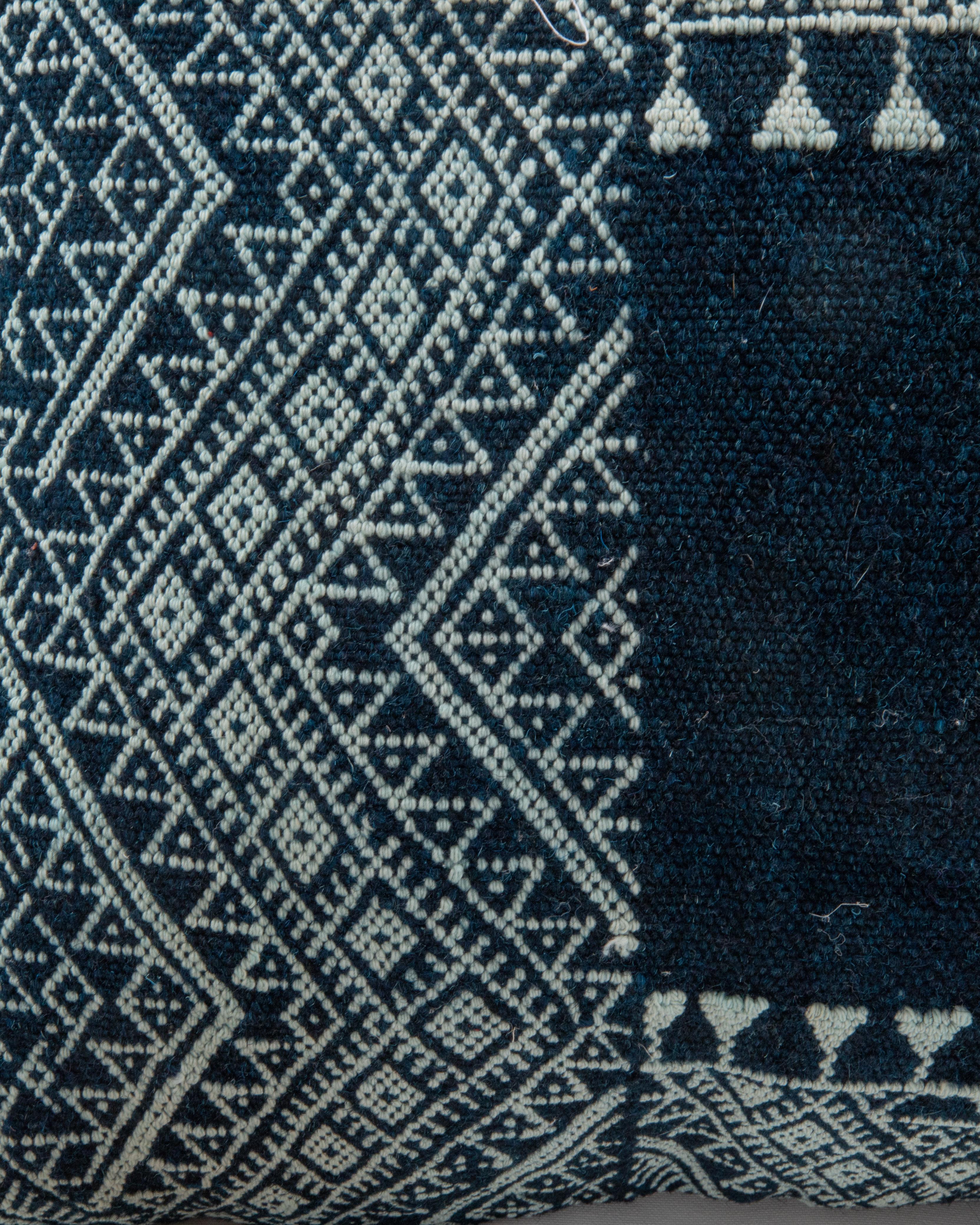 Pillowcase Made from a Vintage Tunisian Weaving In Fair Condition For Sale In Istanbul, TR
