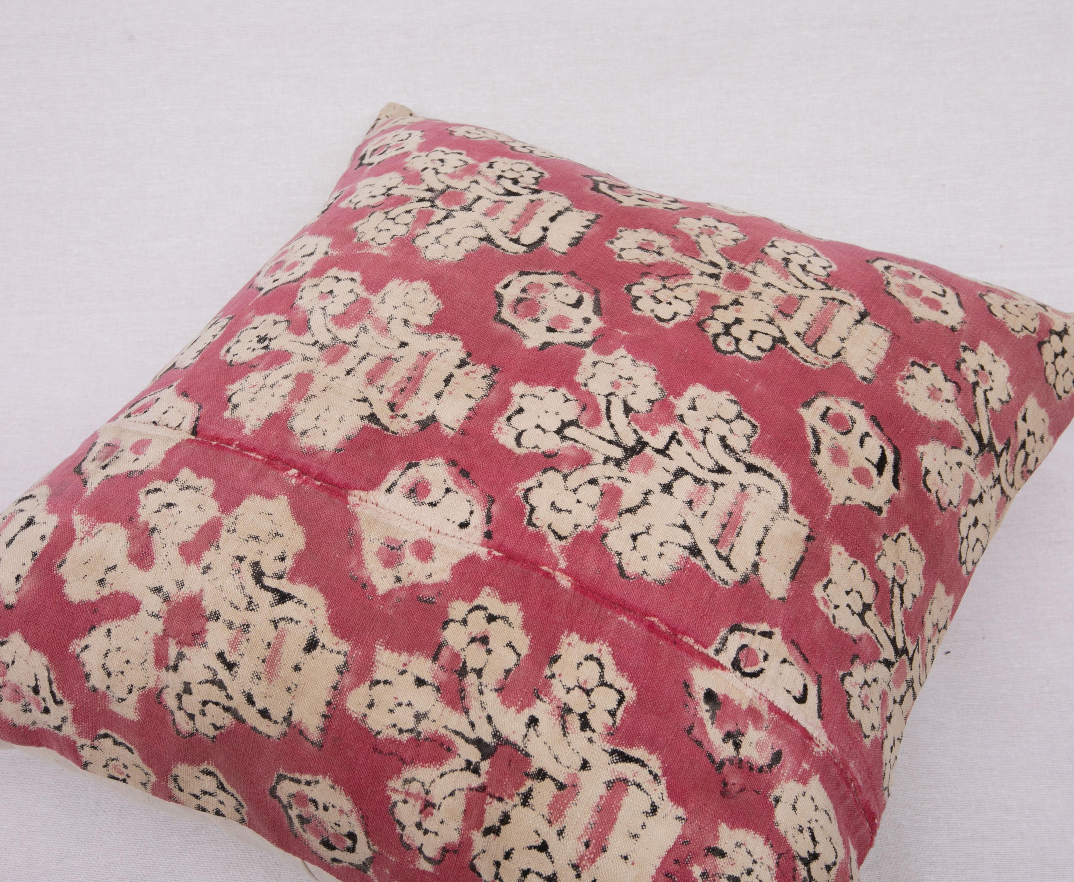 Pillowcase Made from an Antique Anatolian Block Print, Early 20th C In Good Condition For Sale In Istanbul, TR