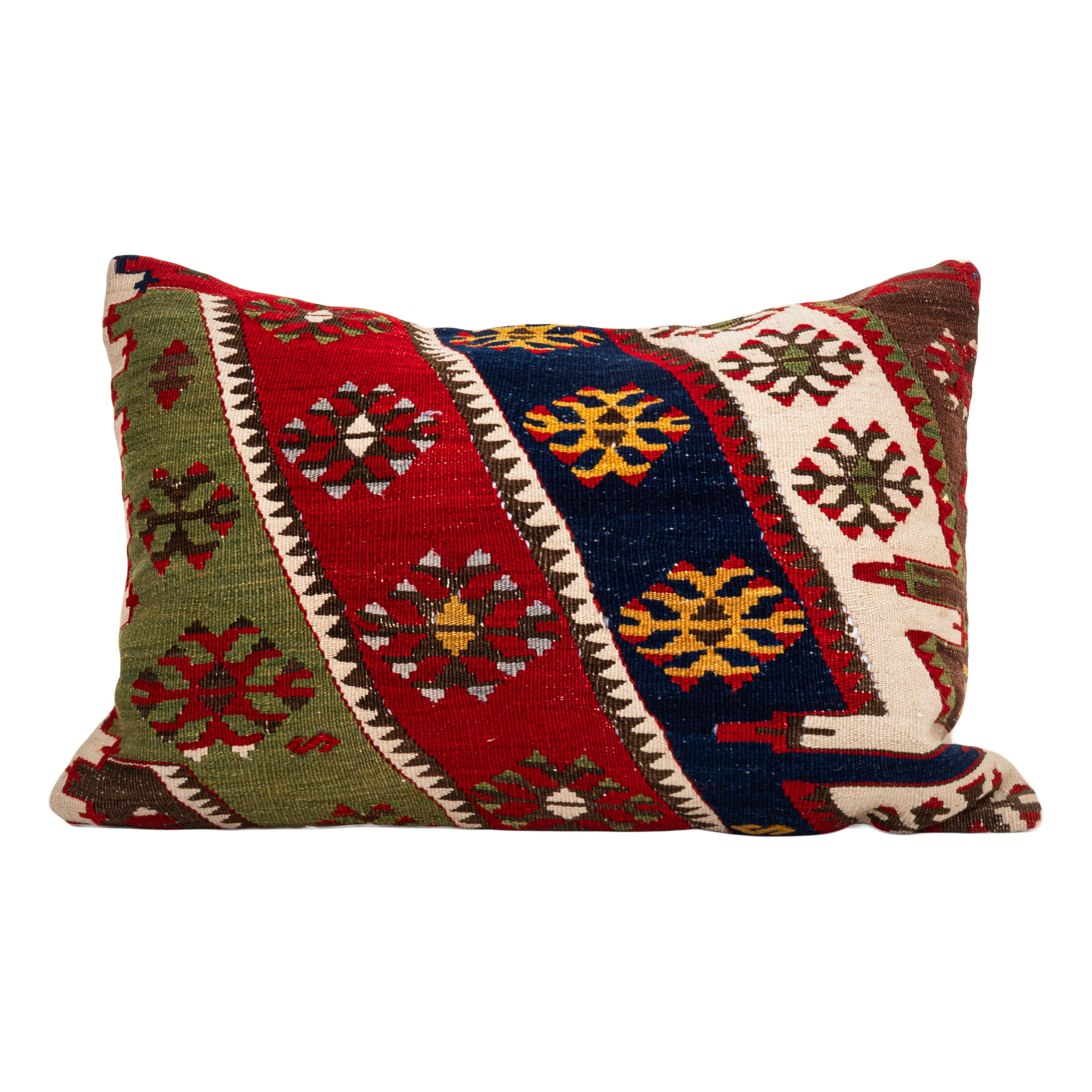 
It is made from an early 20th C.Anatolian kilim. 
Linen in the back.
Zipper closure.
Dry cleaning is recommended.
