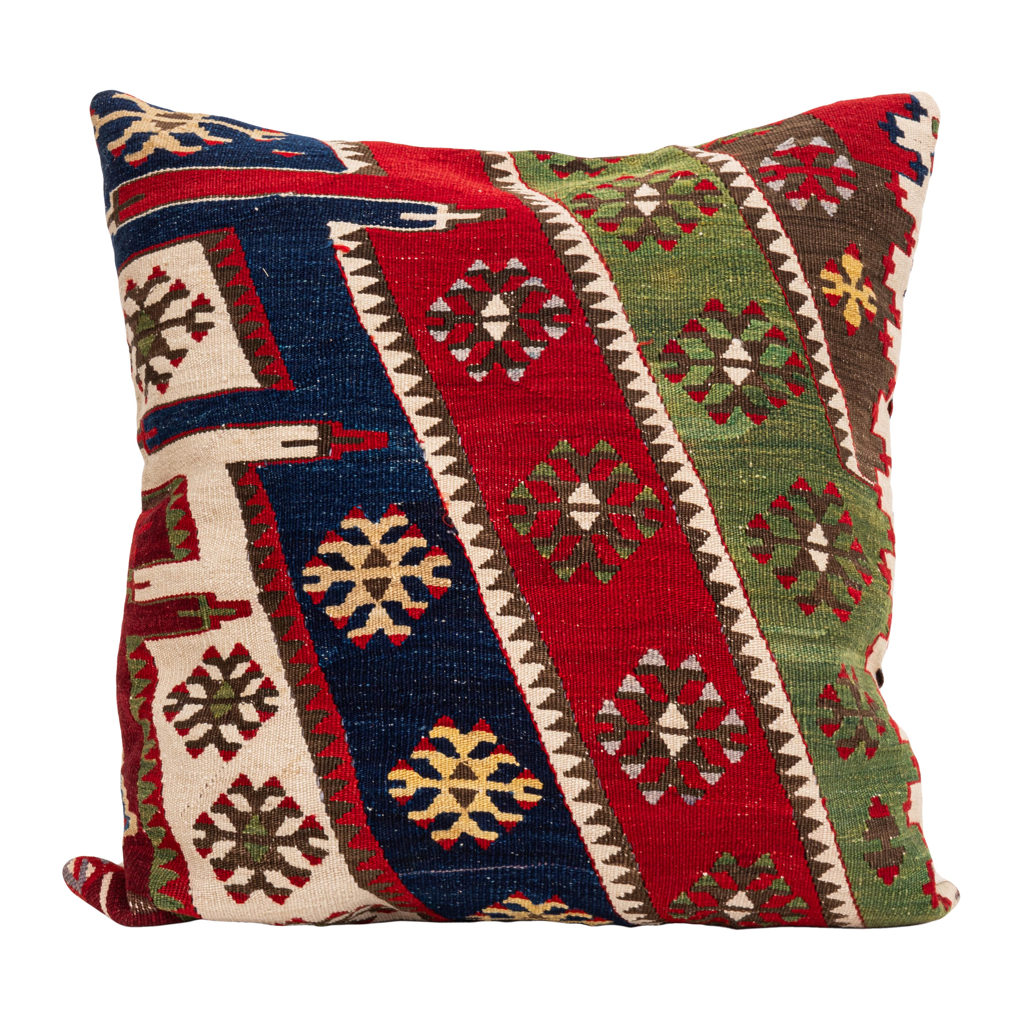 It is made from an early 20th C.Anatolian kilim. 
Linen in the back.
Zipper closure.
Dry cleaning is recommended.
