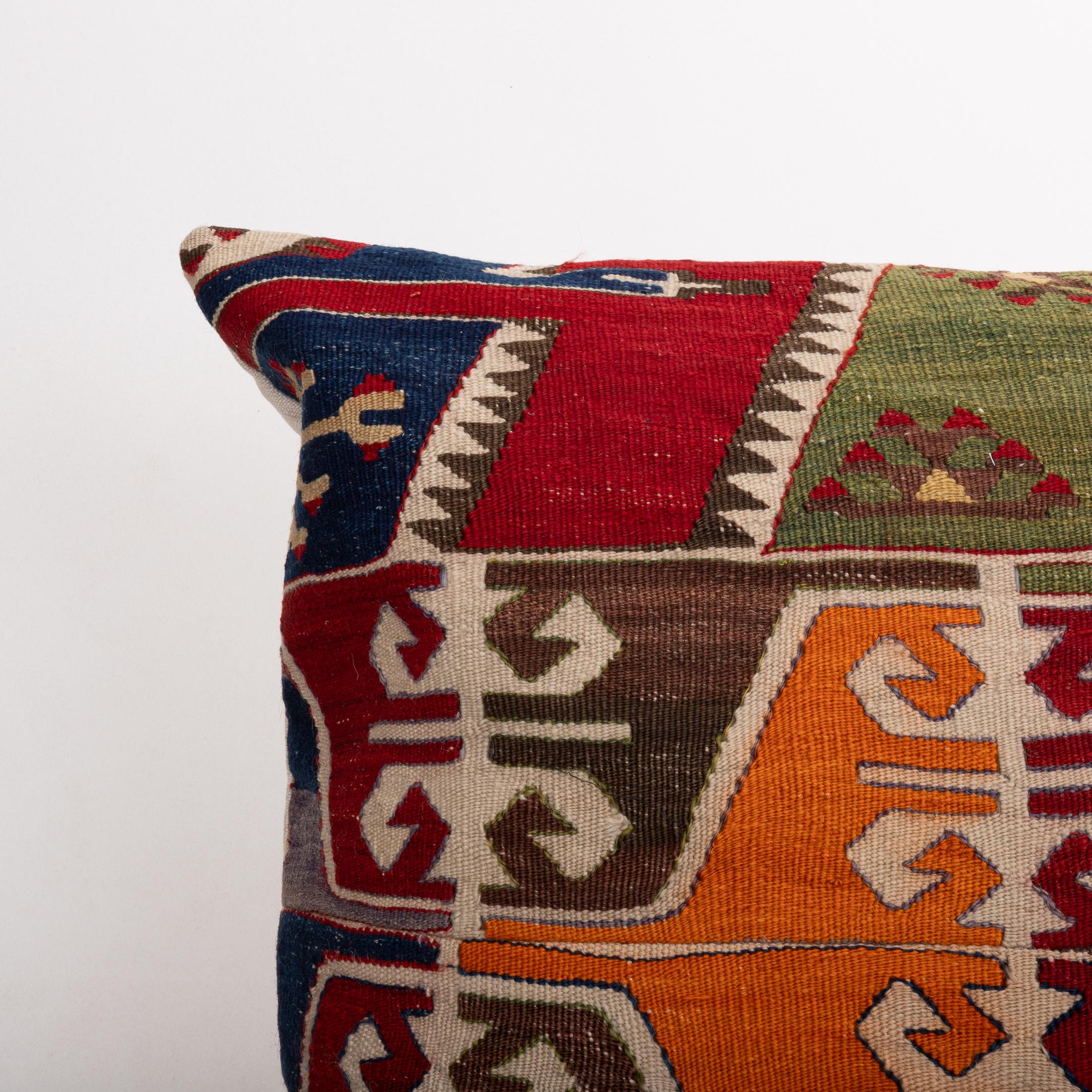 Funda de almohada hecha con un antiguo kilim de Anatolia, principios del siglo XX. Kilim en venta
