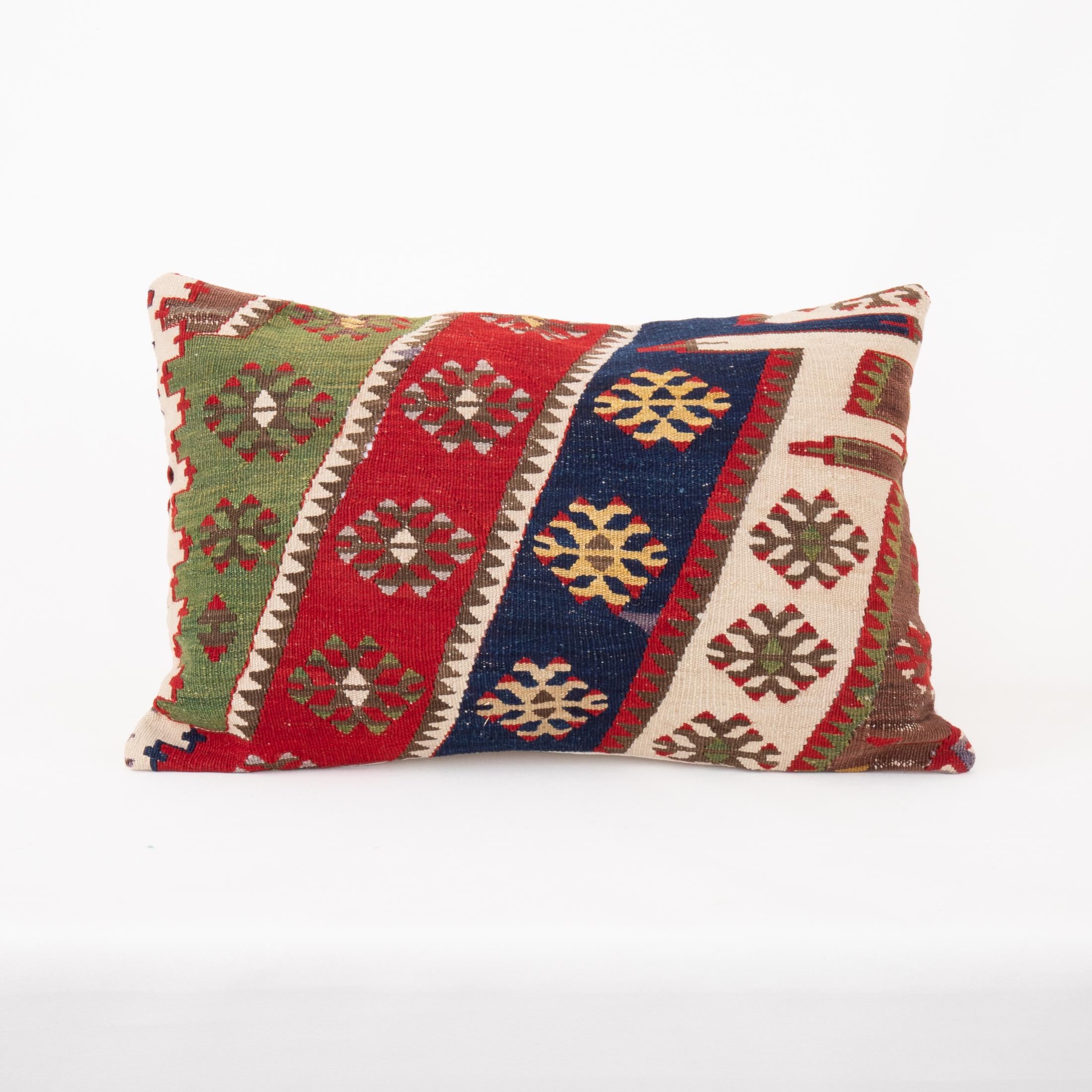 Funda de almohada hecha con un antiguo kilim de Anatolia, principios del siglo XX. Kilim en venta
