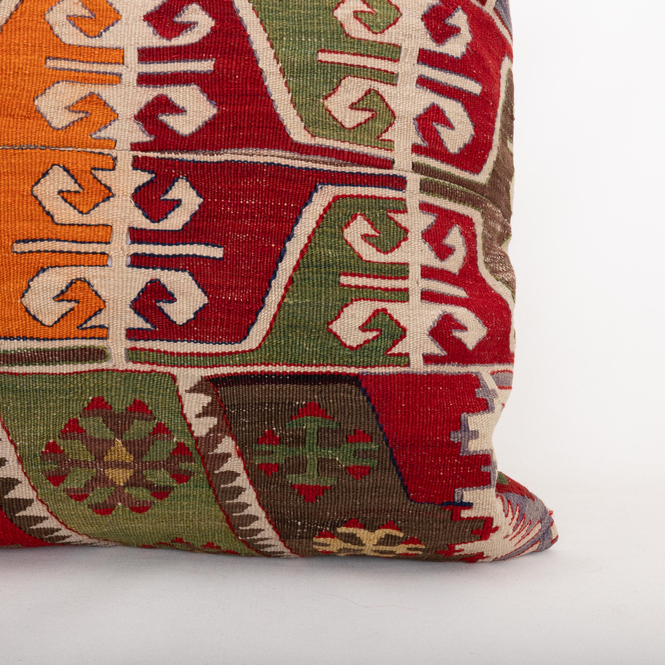 Funda de almohada hecha con un antiguo kilim de Anatolia, principios del siglo XX. Tejido a mano en venta