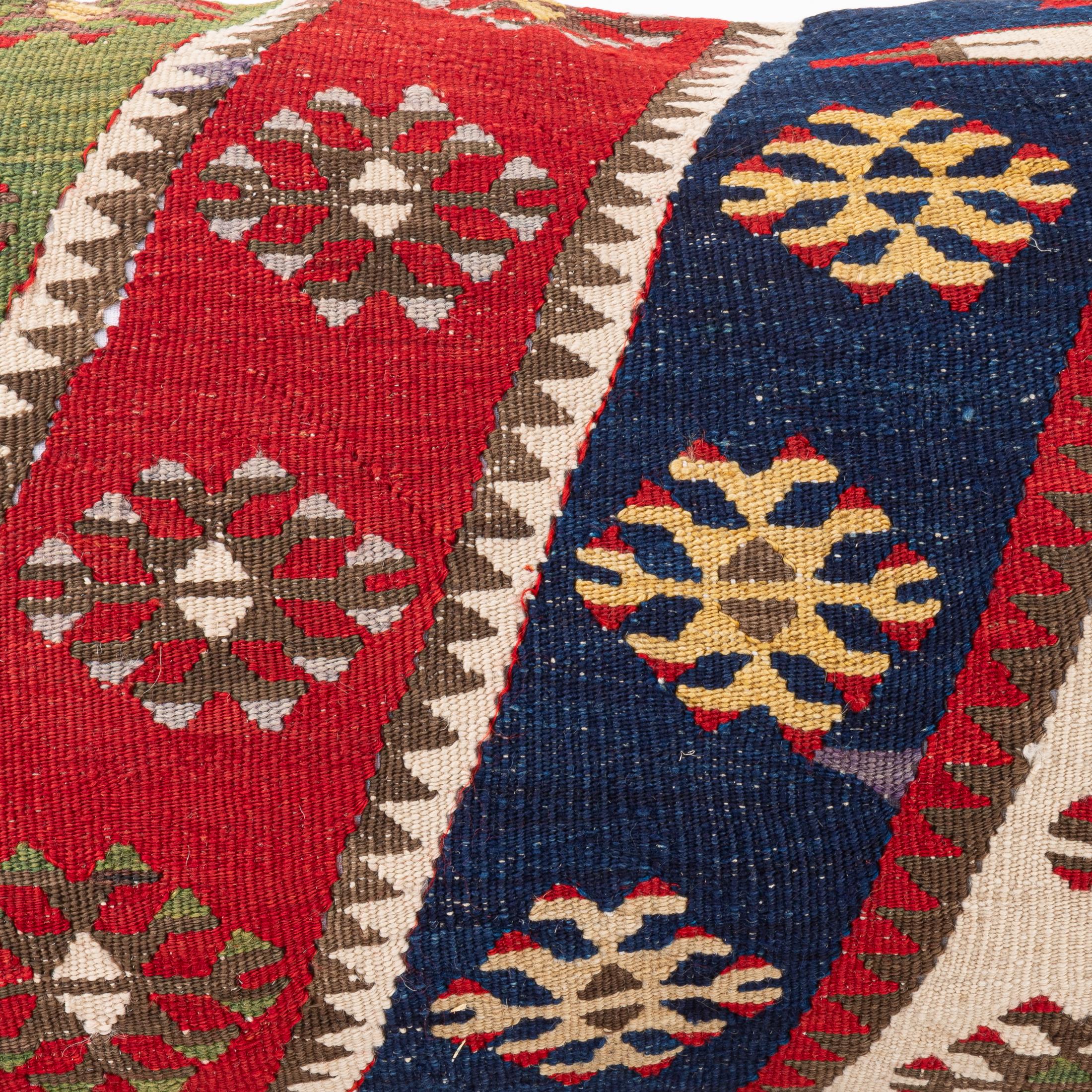 Funda de almohada hecha con un antiguo kilim de Anatolia, principios del siglo XX. Tejido a mano en venta