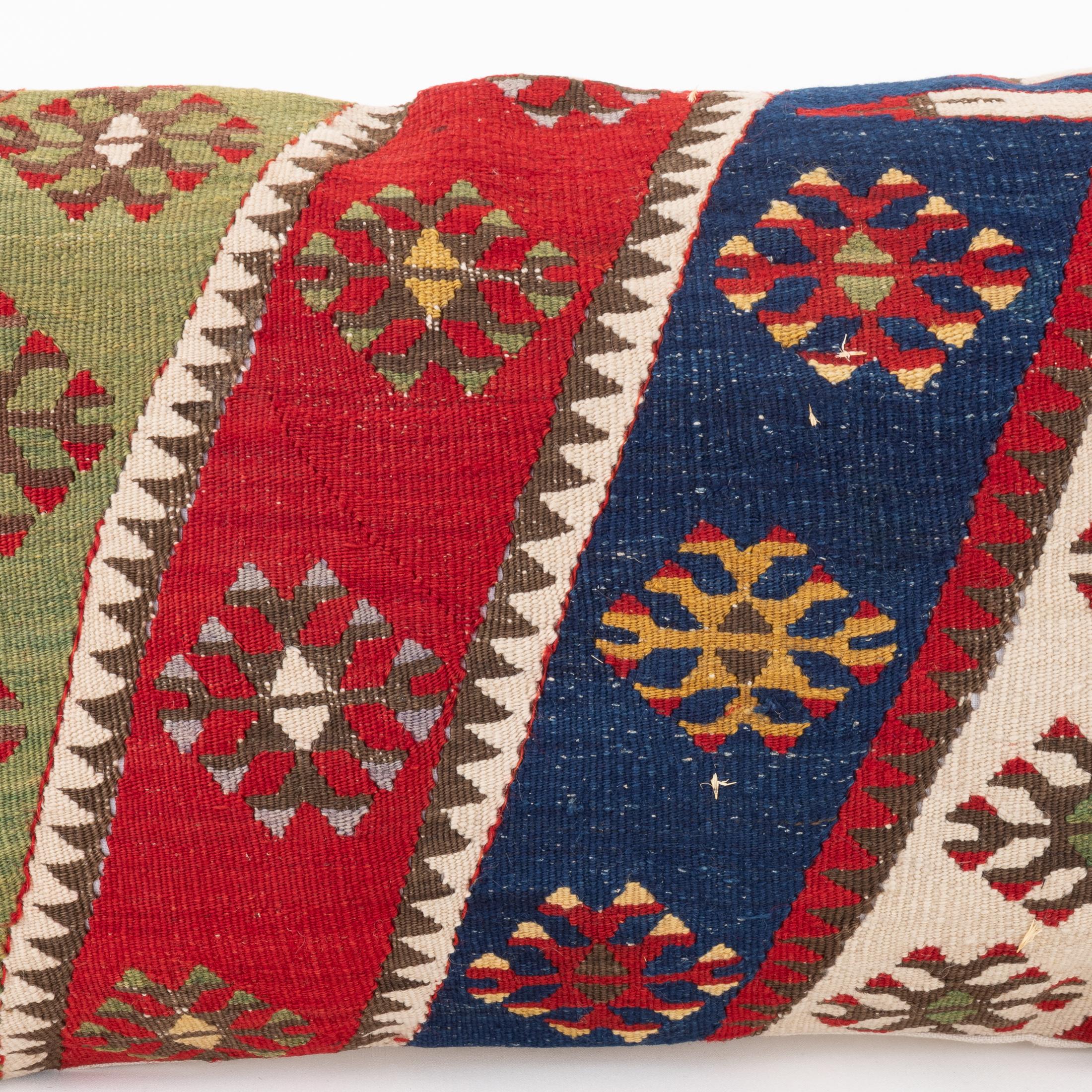 Funda de almohada hecha con un antiguo kilim de Anatolia, principios del siglo XX. Tejido a mano en venta