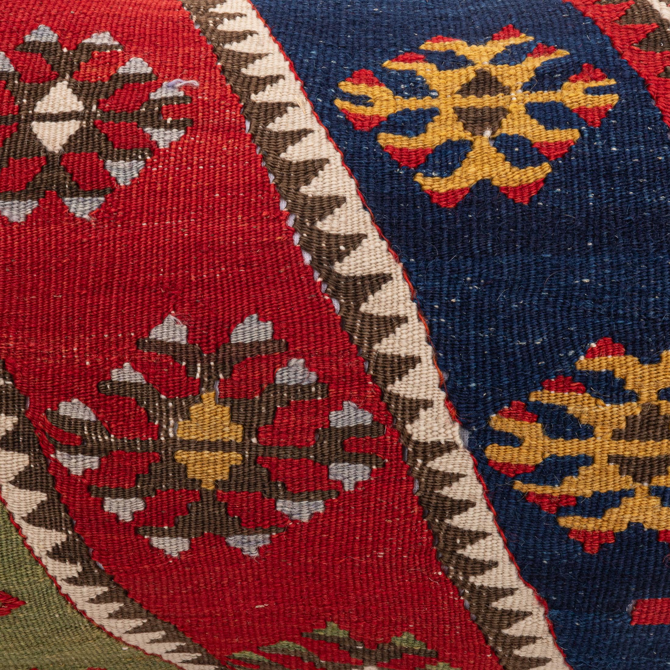 Tessuto a mano Federa ricavata da un antico kilim anatolico, inizio XX secolo. in vendita