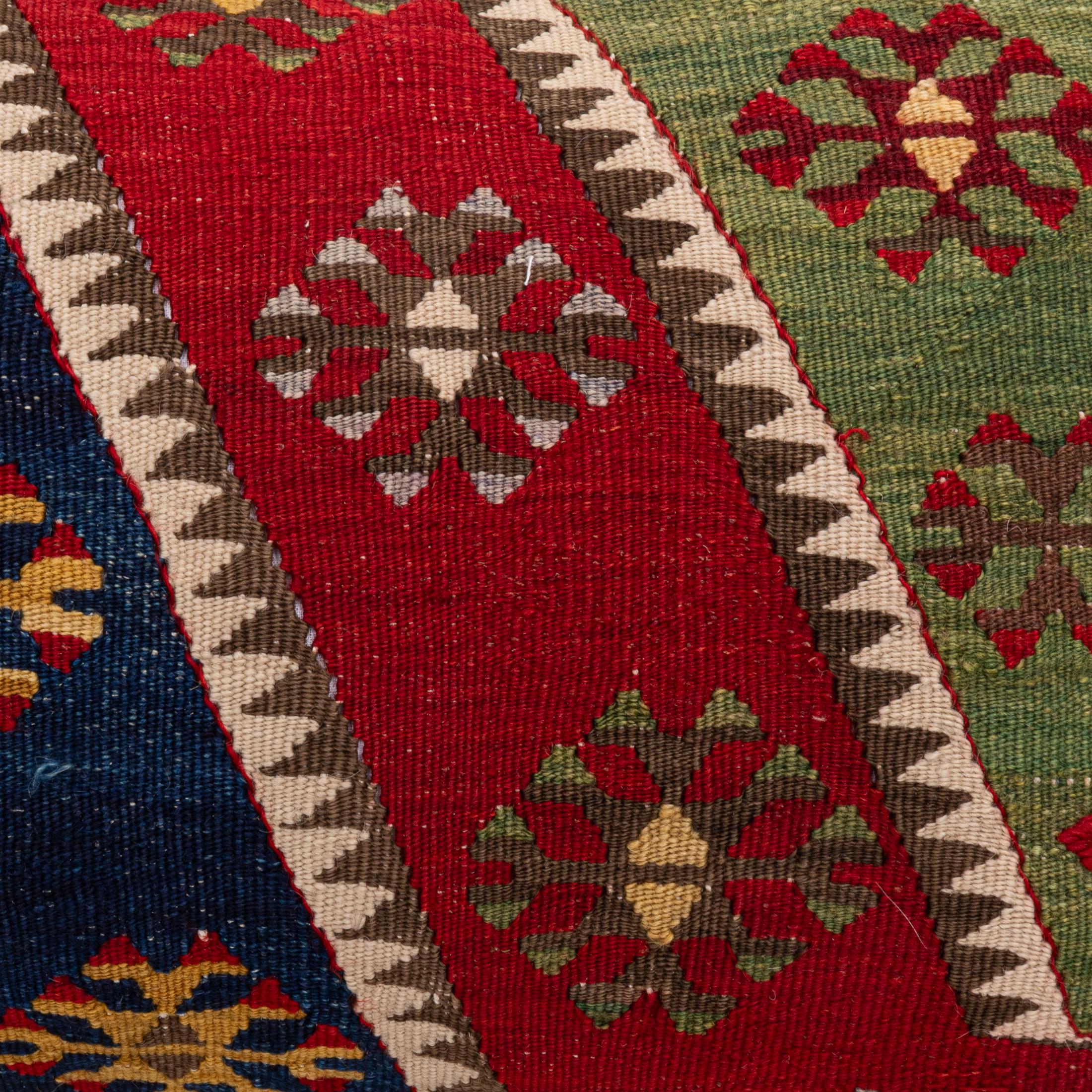 Tessuto a mano Federa ricavata da un antico kilim anatolico, inizio XX secolo. in vendita