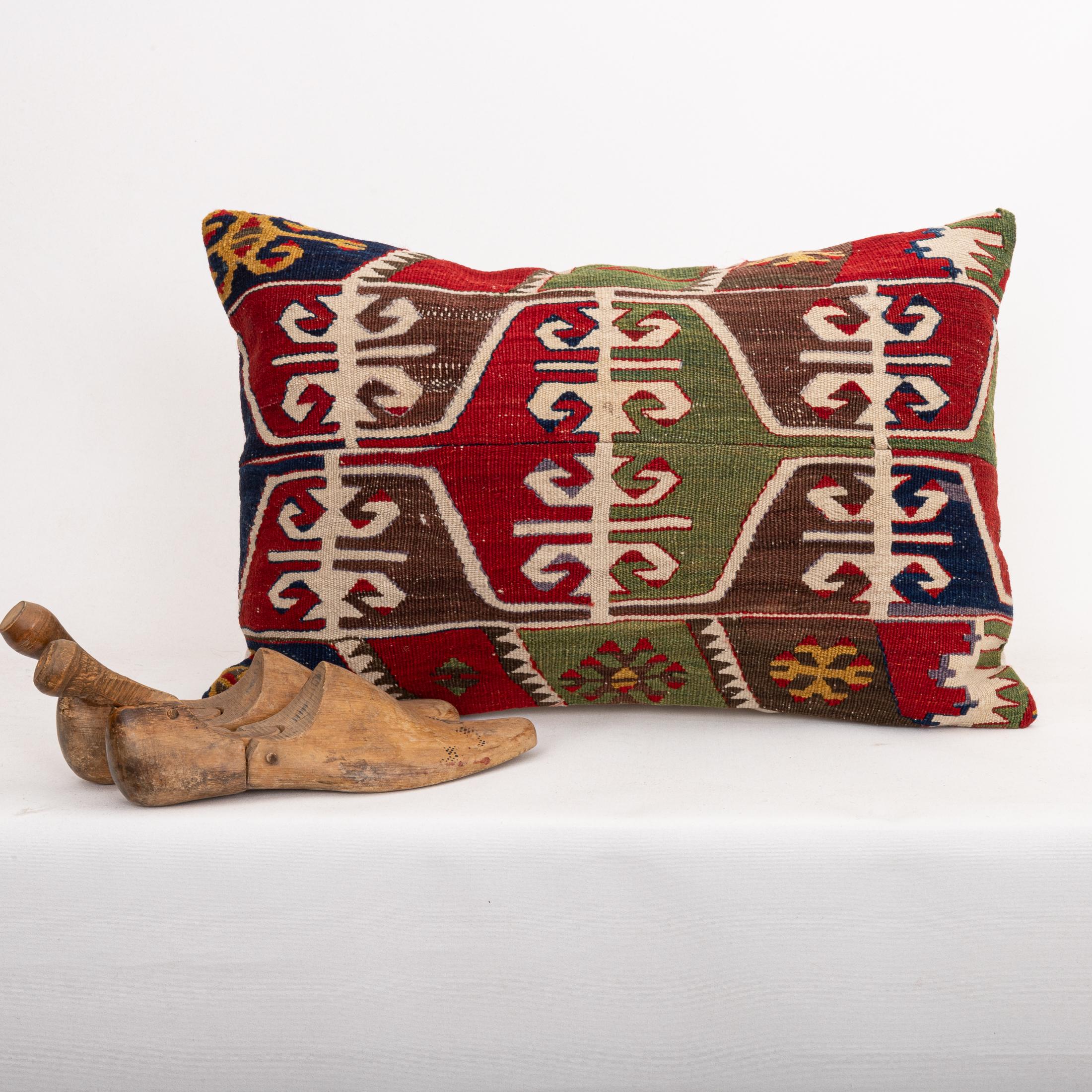 Federa ricavata da un antico kilim anatolico, inizio XX secolo. In condizioni discrete in vendita a Istanbul, TR