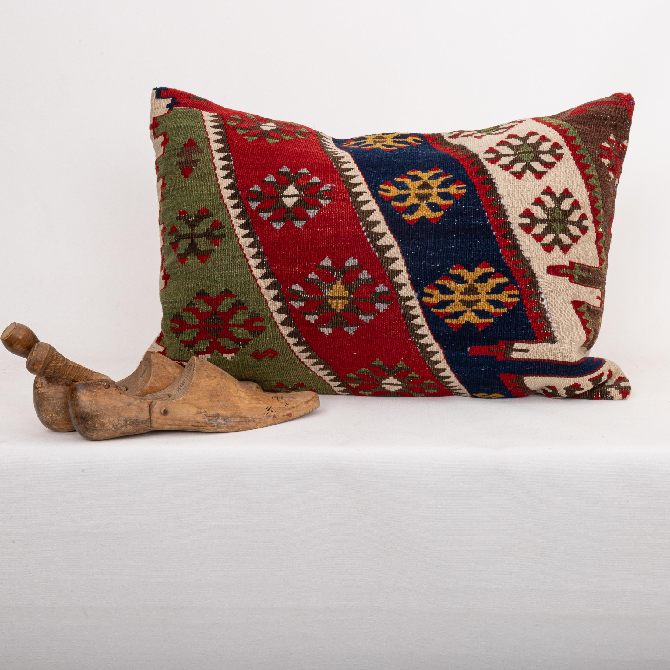 Federa ricavata da un antico kilim anatolico, inizio XX secolo. In condizioni discrete in vendita a Istanbul, TR