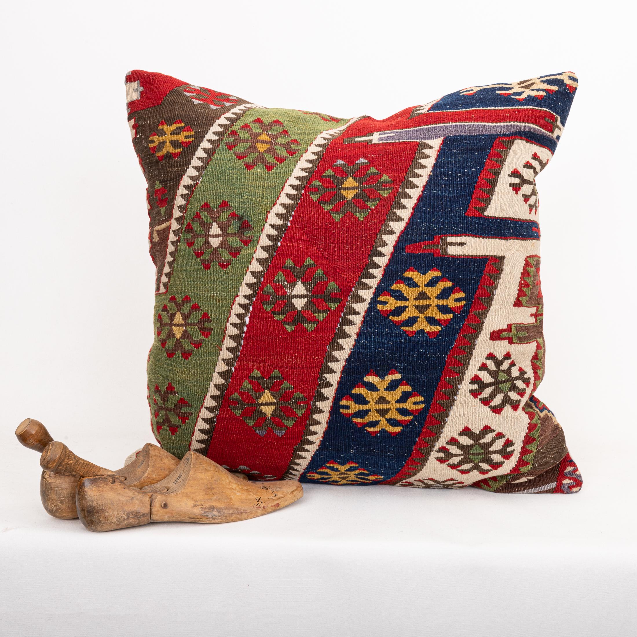 Federa ricavata da un antico kilim anatolico, inizio XX secolo. In condizioni discrete in vendita a Istanbul, TR