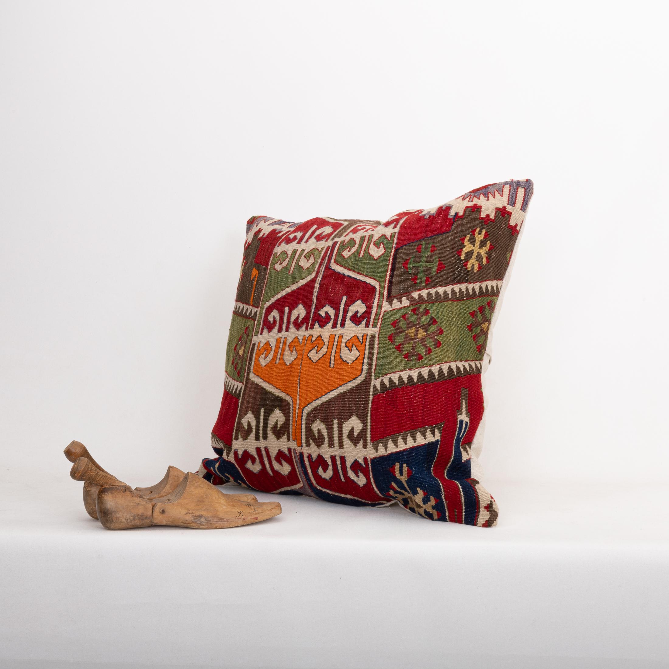 Funda de almohada hecha con un antiguo kilim de Anatolia, principios del siglo XX. Lana en venta