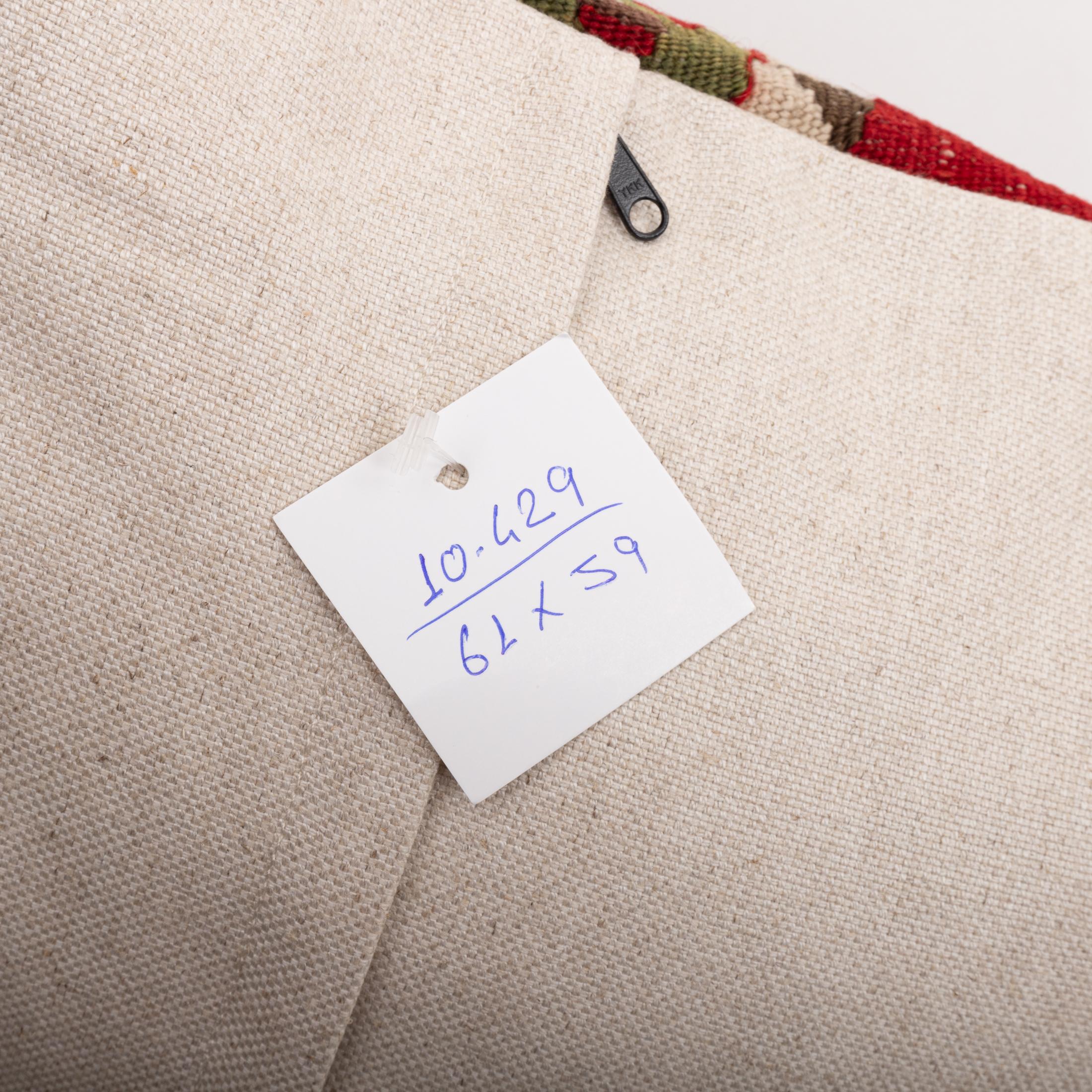 Funda de almohada hecha con un antiguo kilim de Anatolia, principios del siglo XX. en venta 1