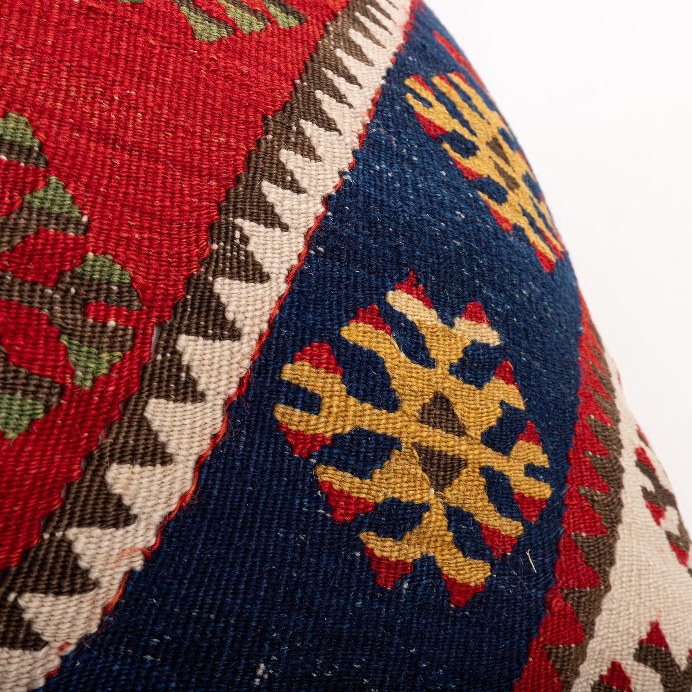 Federa ricavata da un antico kilim anatolico, inizio XX secolo. in vendita 1