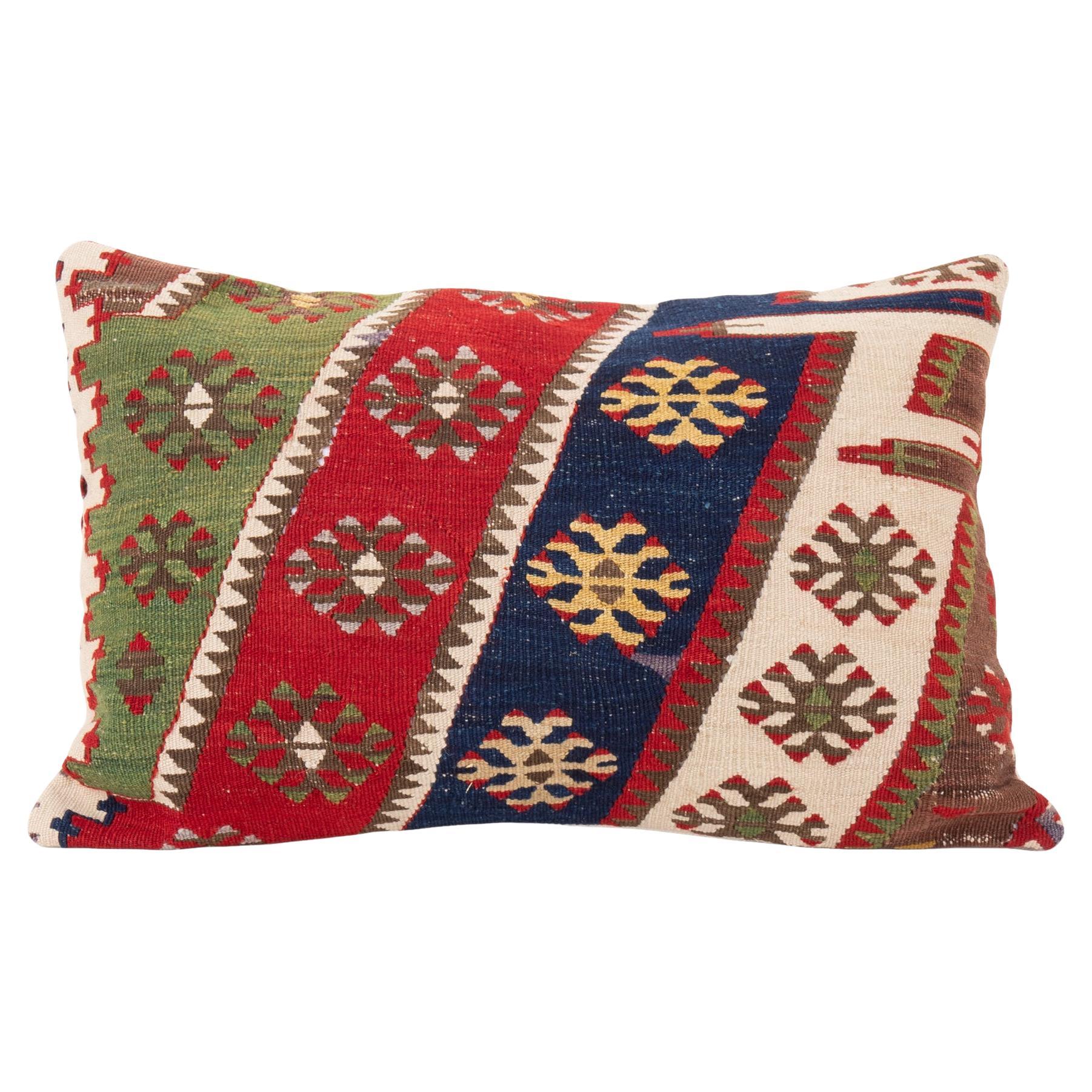 Funda de almohada hecha con un antiguo kilim de Anatolia, principios del siglo XX. en venta