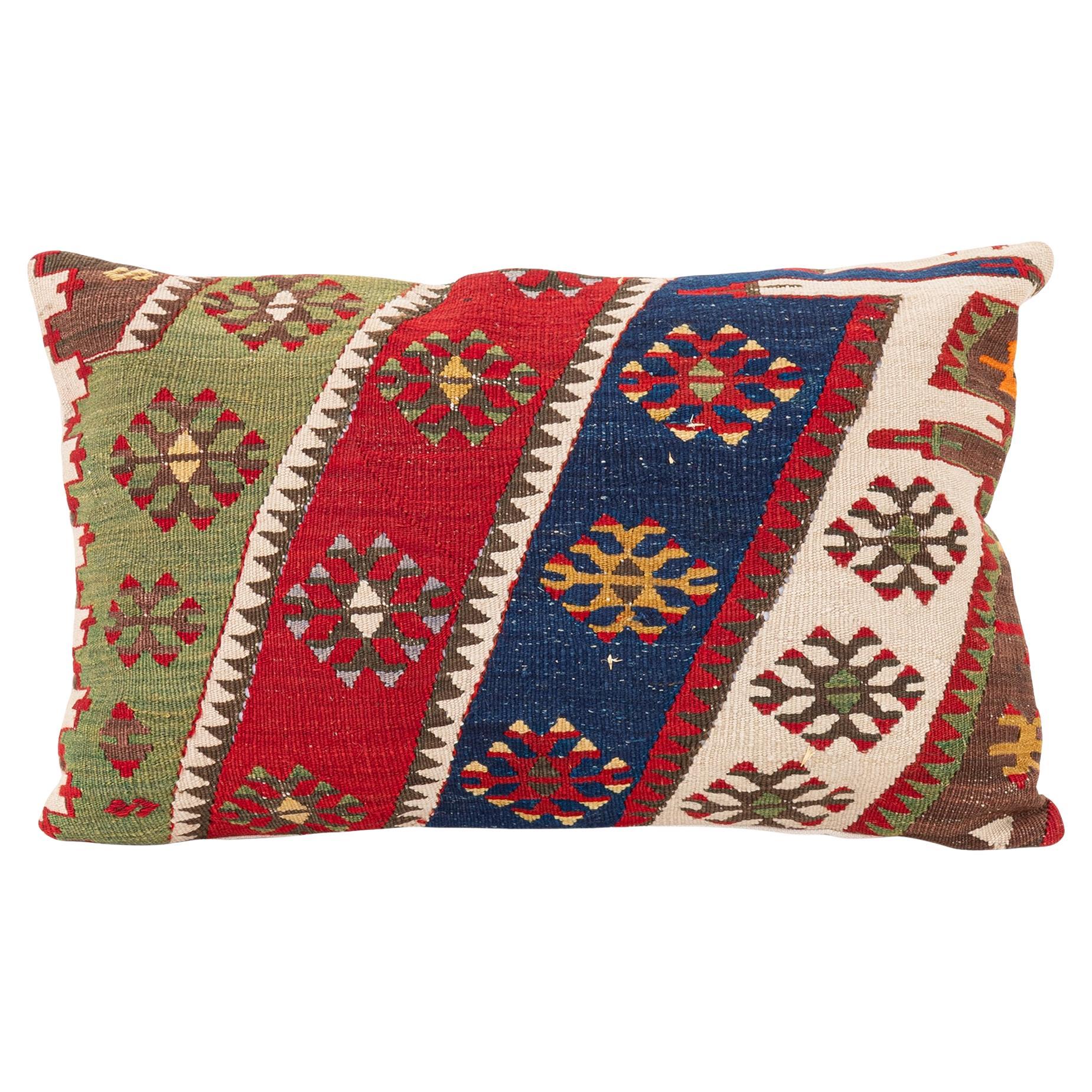 Funda de almohada hecha con un antiguo kilim de Anatolia, principios del siglo XX. en venta