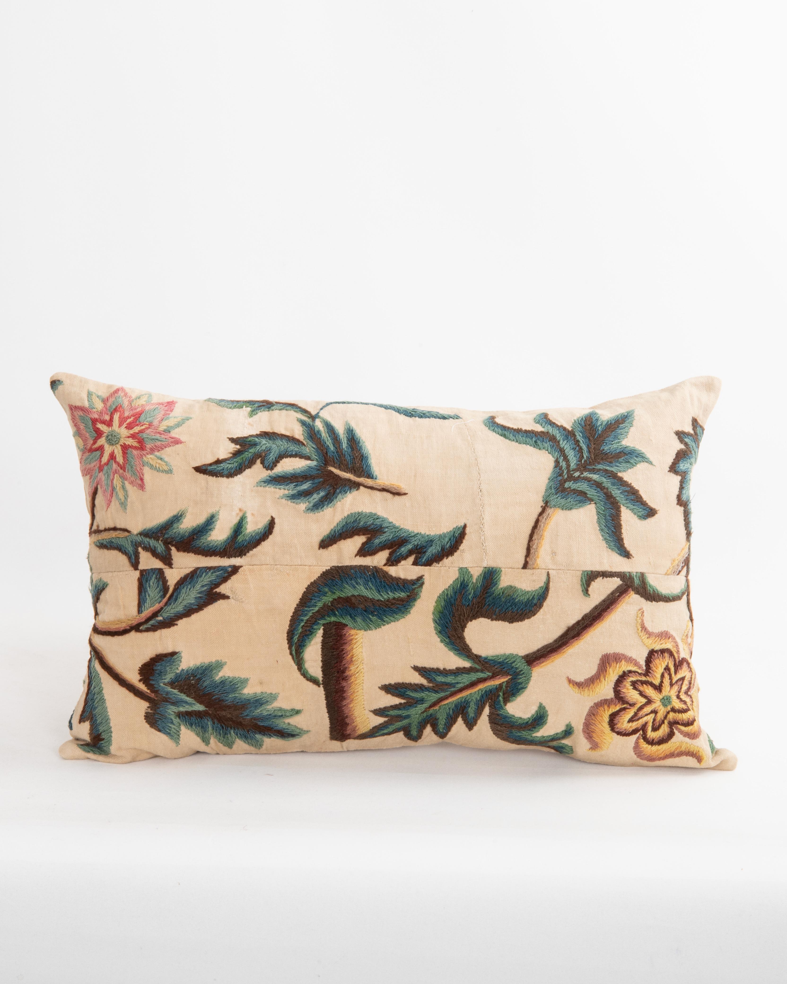 Non viene fornito con un inserto.
Lino nella parte posteriore.
Chiusura a cerniera.
Si consiglia il lavaggio a secco.
