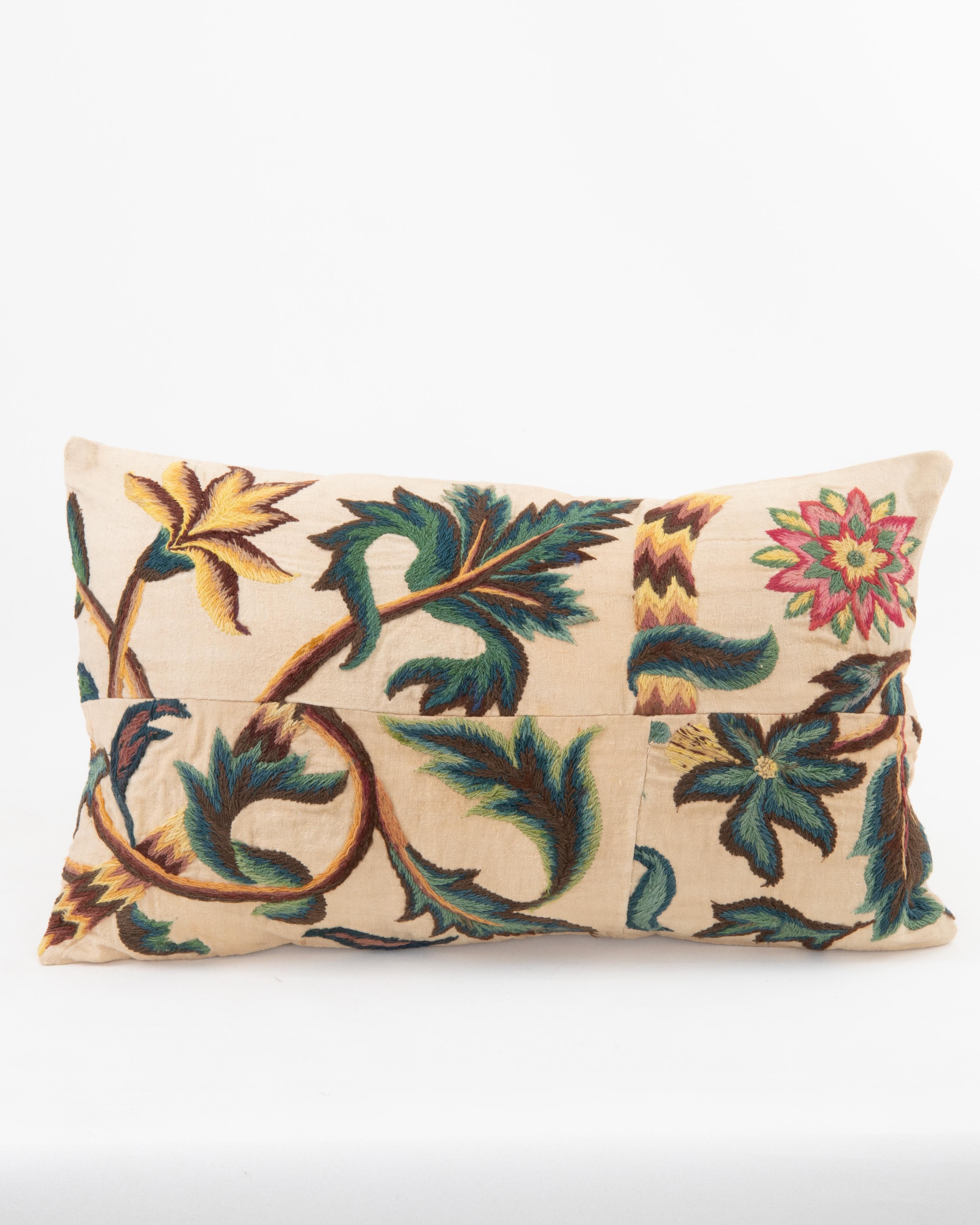 Non viene fornito con un inserto.
Lino nella parte posteriore.
Chiusura a cerniera.
Si consiglia il lavaggio a secco.
