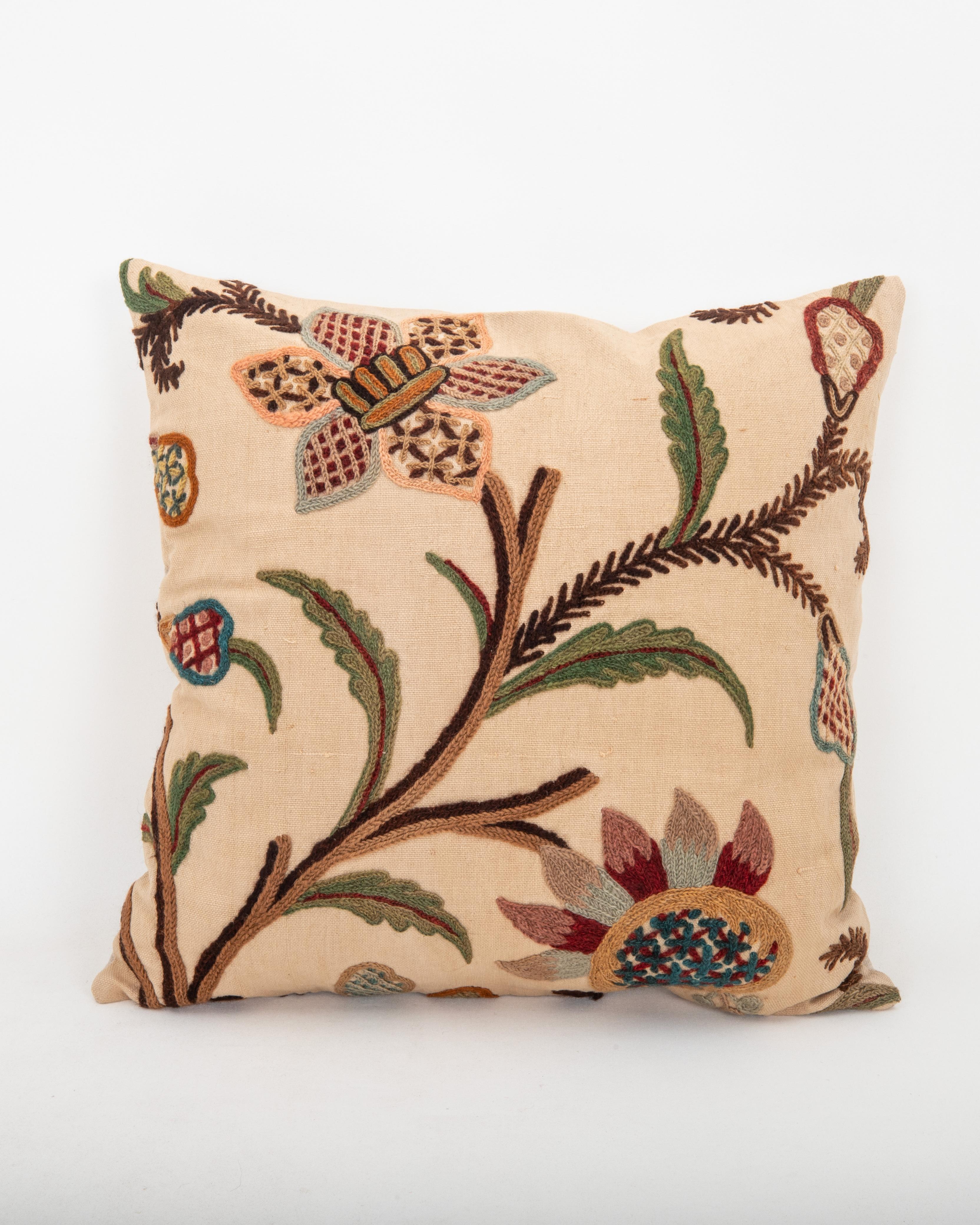 Non viene fornito con un inserto.
Lino nella parte posteriore.
Chiusura a cerniera.
Si consiglia il lavaggio a secco.
