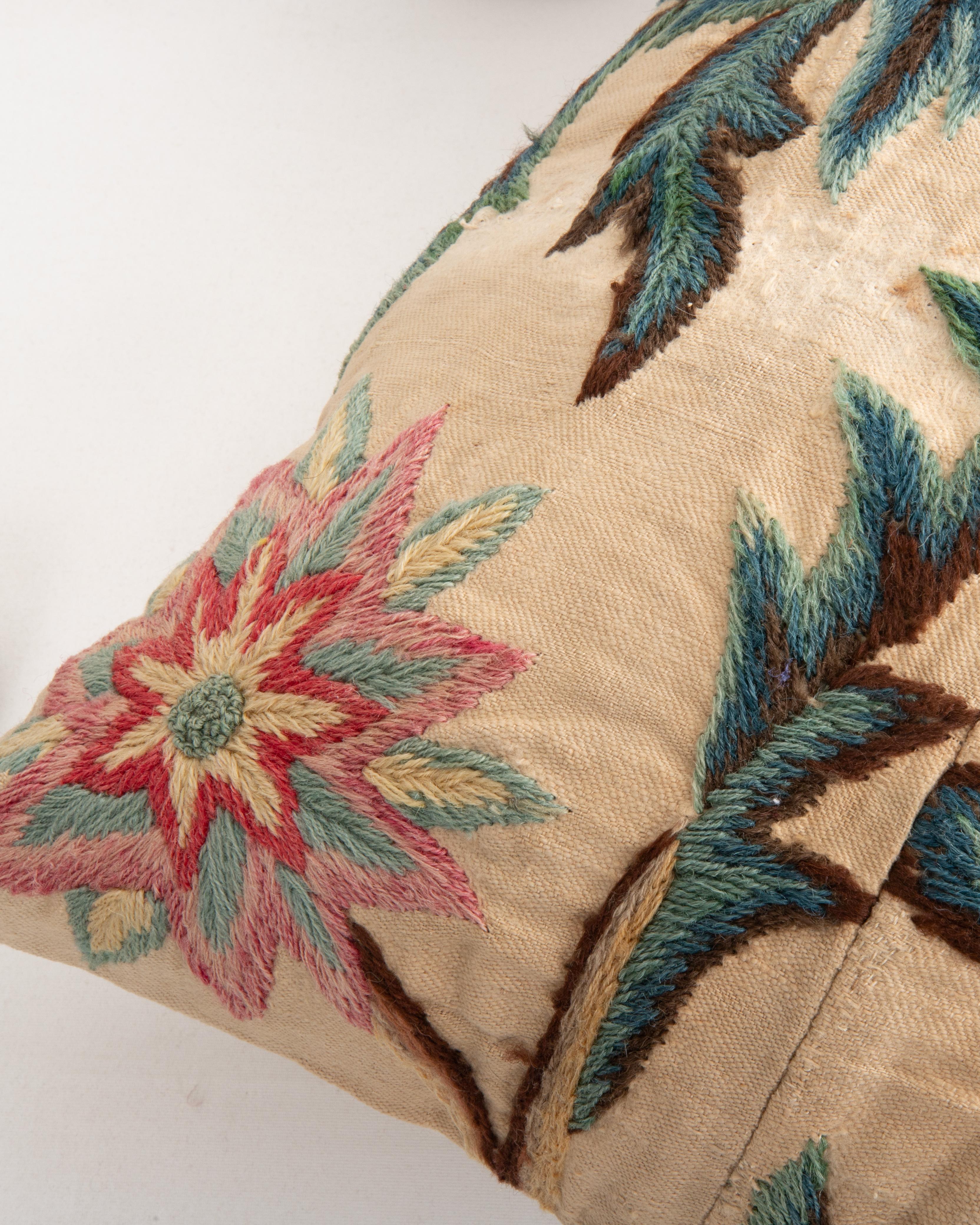 Inglese Federa realizzata con un antico ricamo Crewel, Inghilterra in vendita