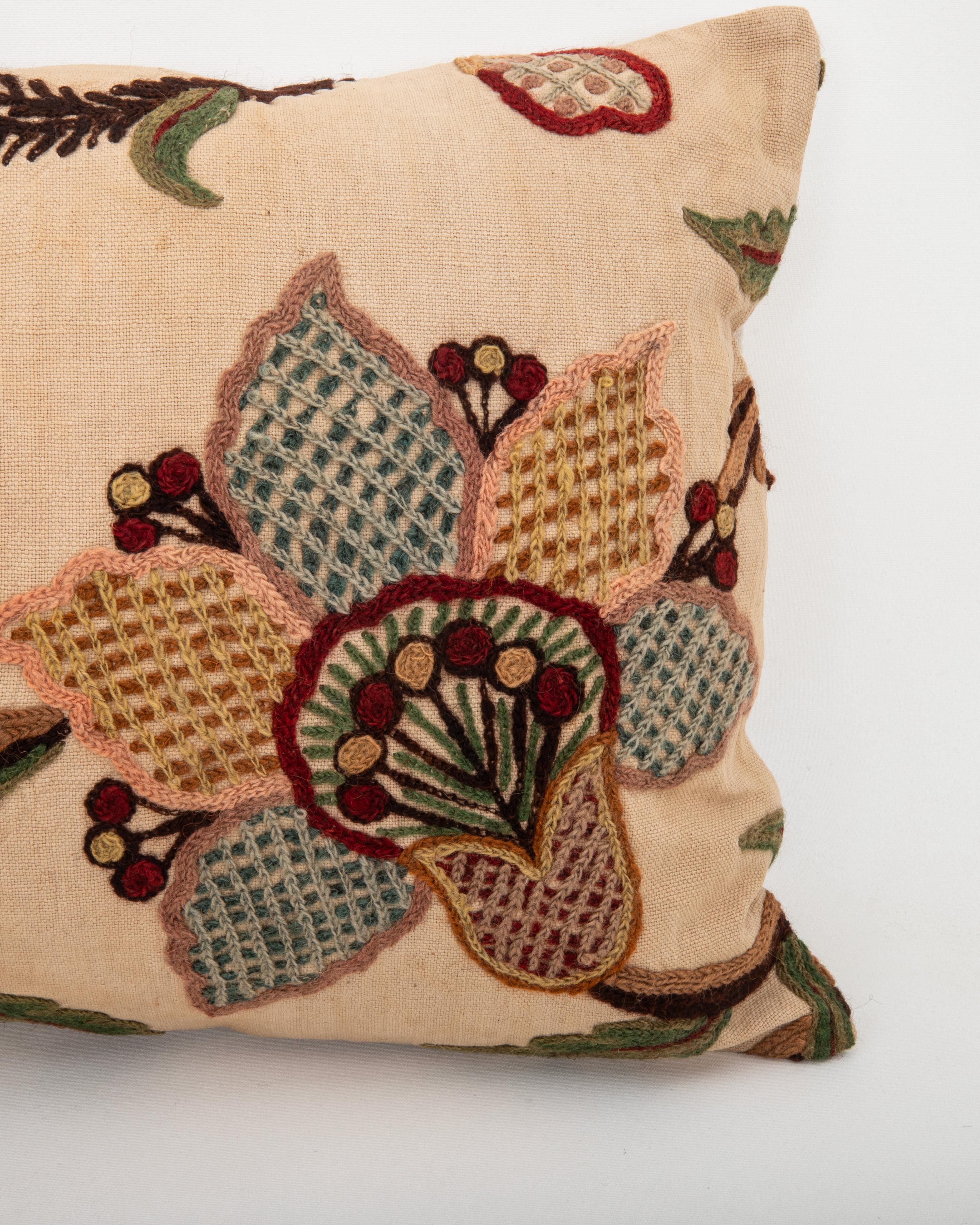 Inglese Federa realizzata con un antico ricamo Crewel, Inghilterra in vendita