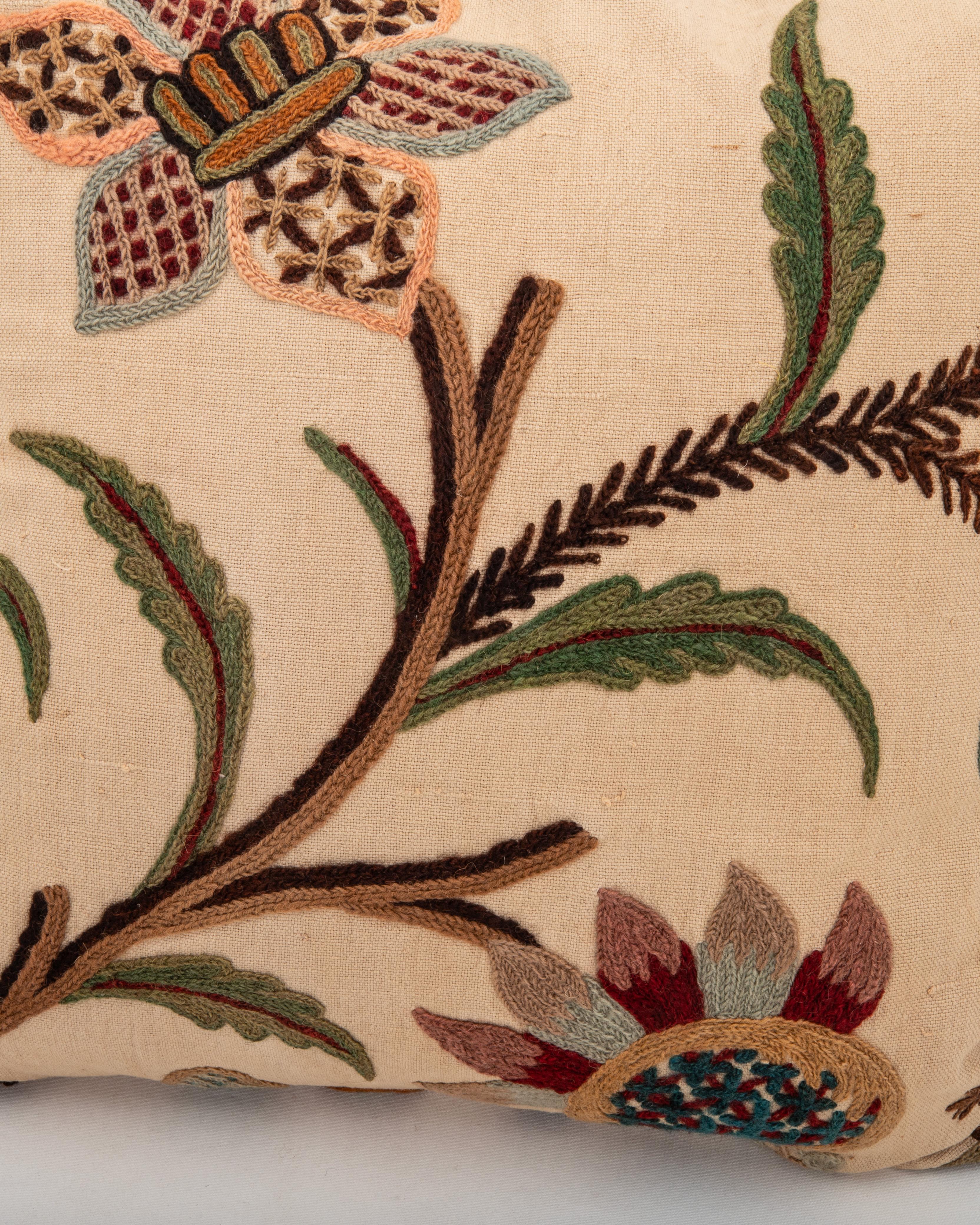 Inglese Federa realizzata con un antico ricamo Crewel, Inghilterra in vendita