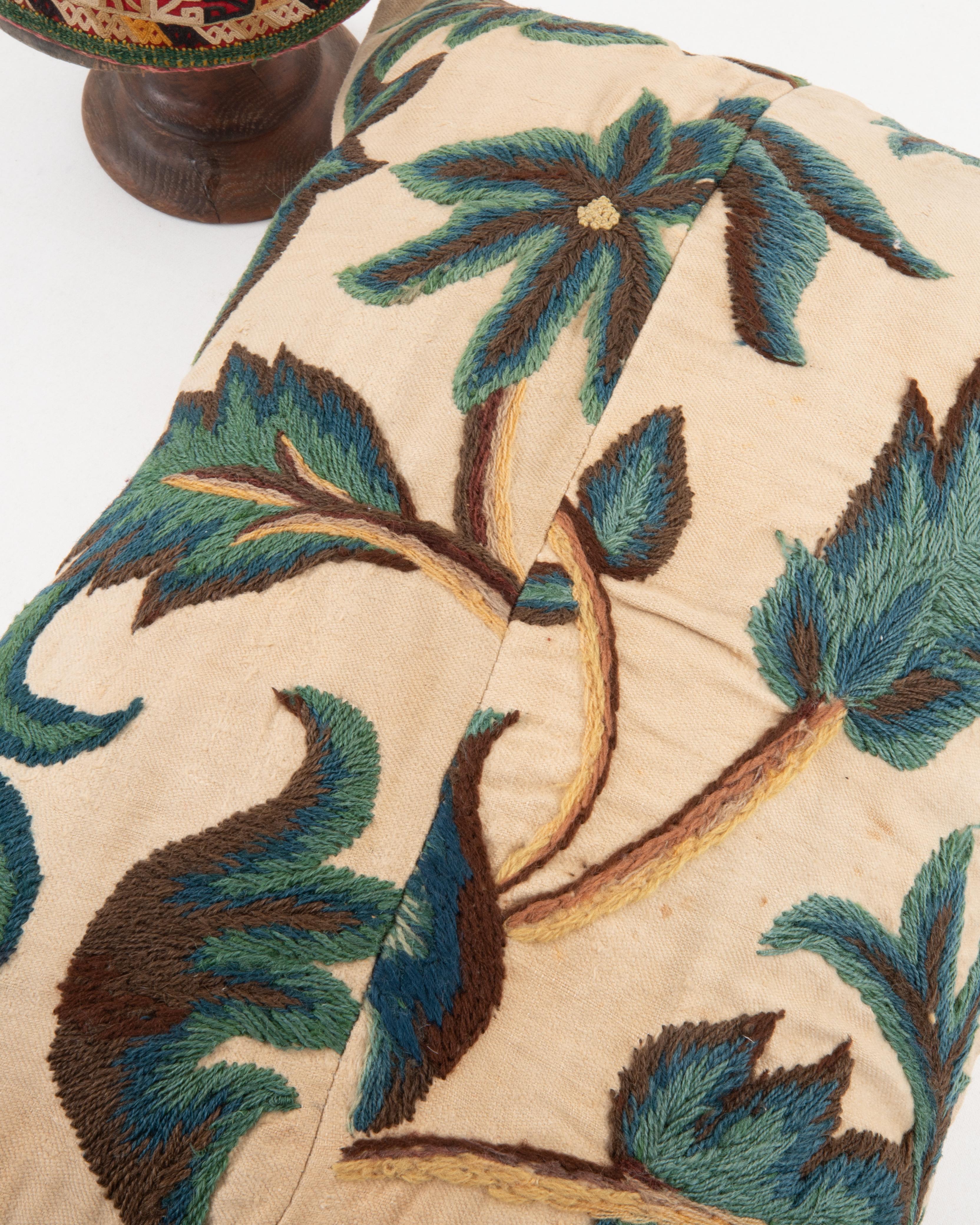 XIX secolo Federa realizzata con un antico ricamo Crewel, Inghilterra in vendita