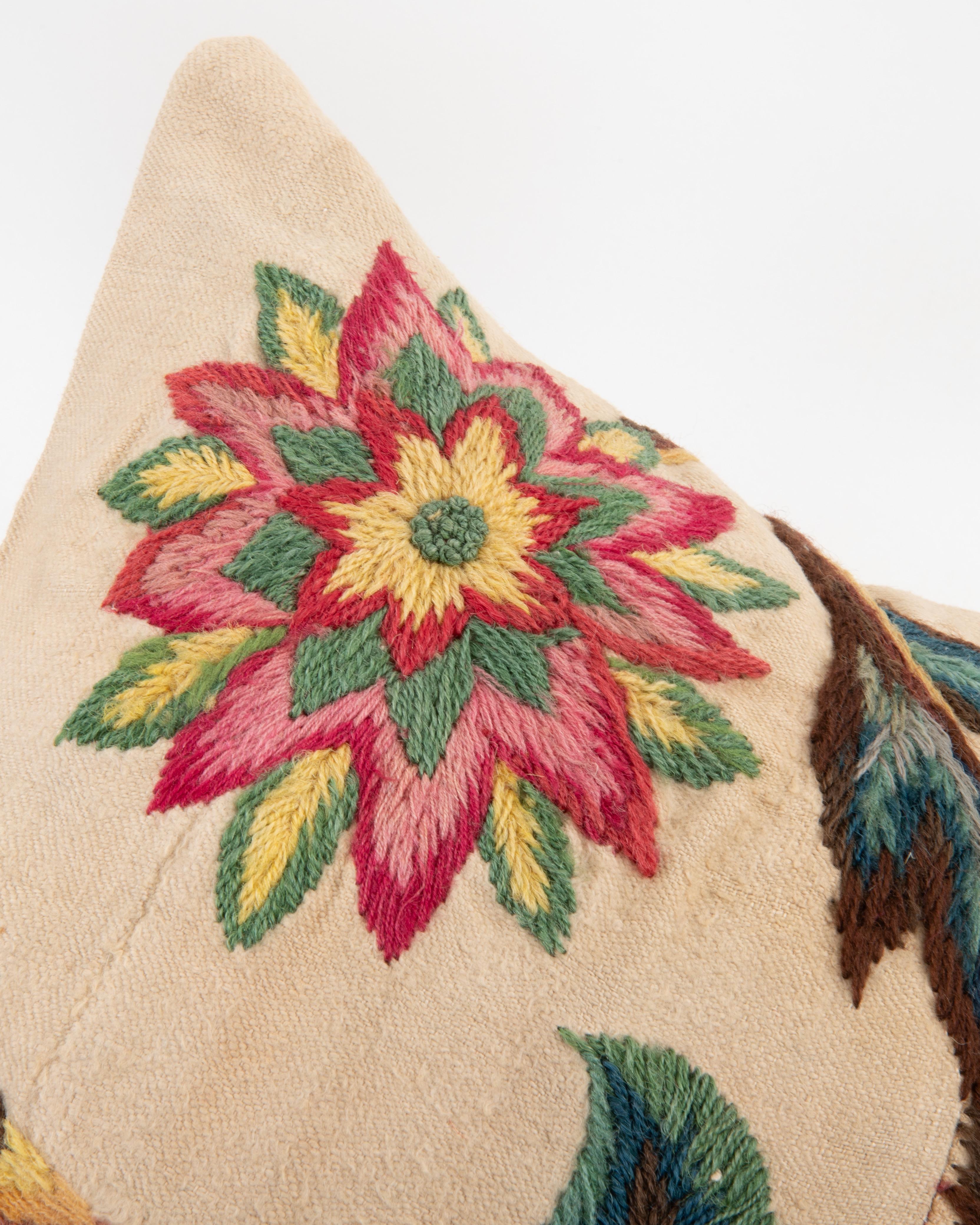 Lana Federa realizzata con un antico ricamo Crewel, Inghilterra in vendita