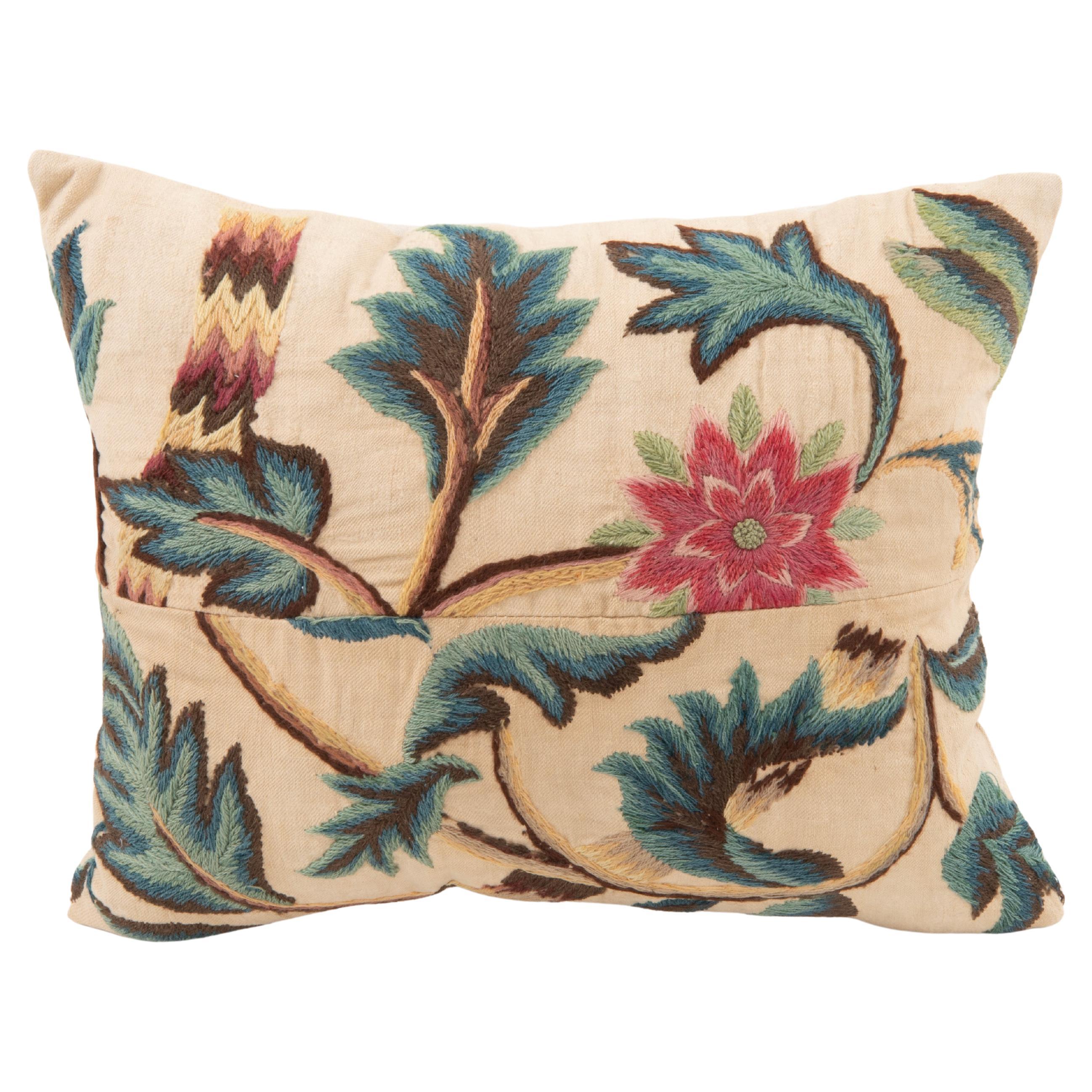 Federa realizzata con un antico ricamo Crewel, Inghilterra