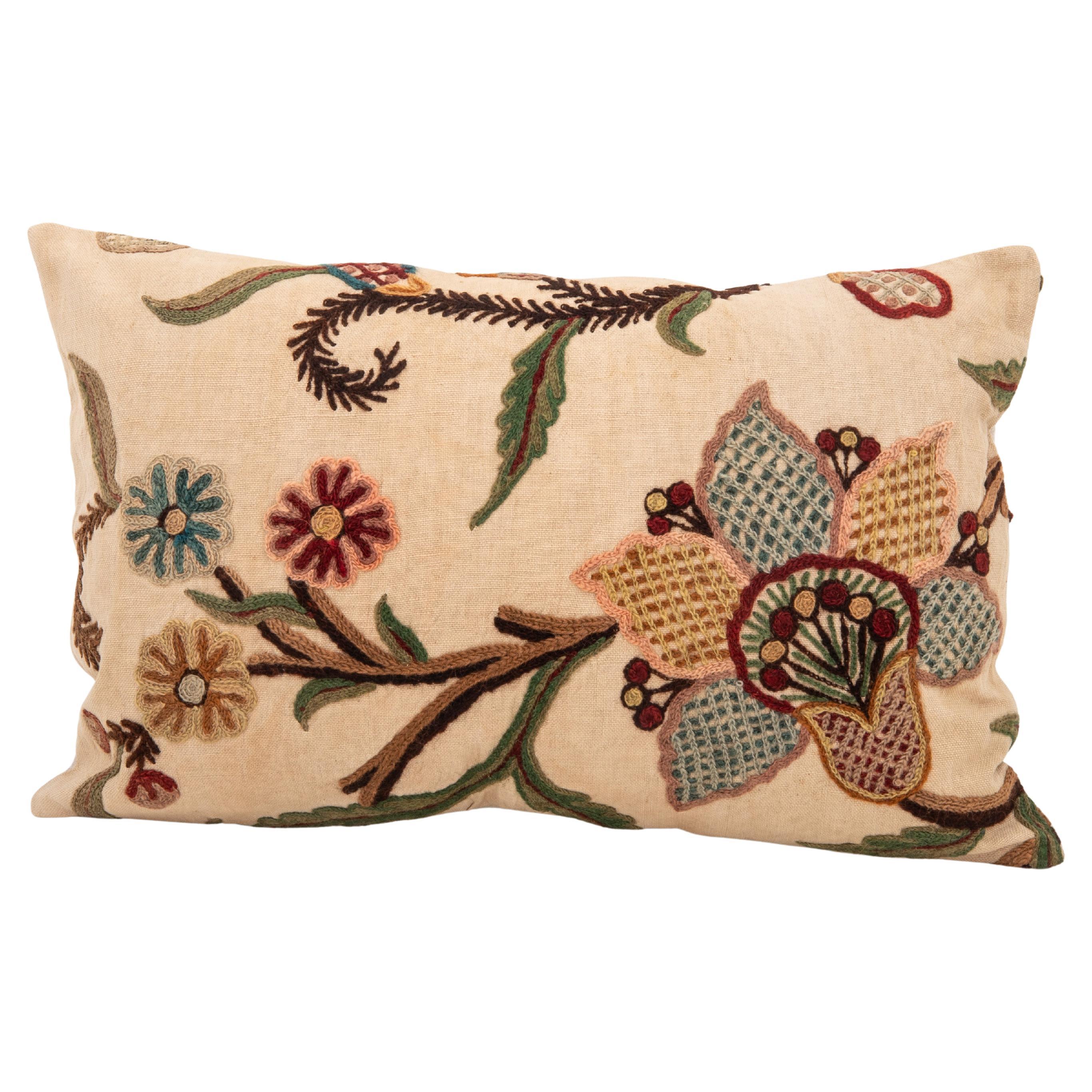 Federa realizzata con un antico ricamo Crewel, Inghilterra