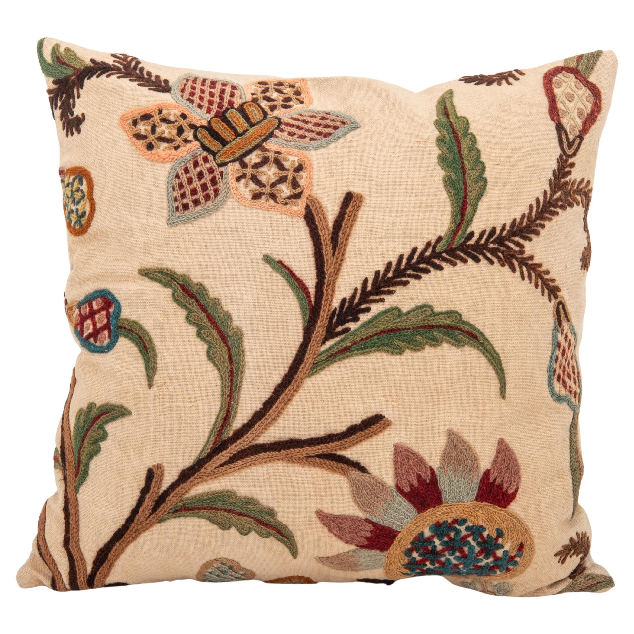 Federa realizzata con un antico ricamo Crewel, Inghilterra