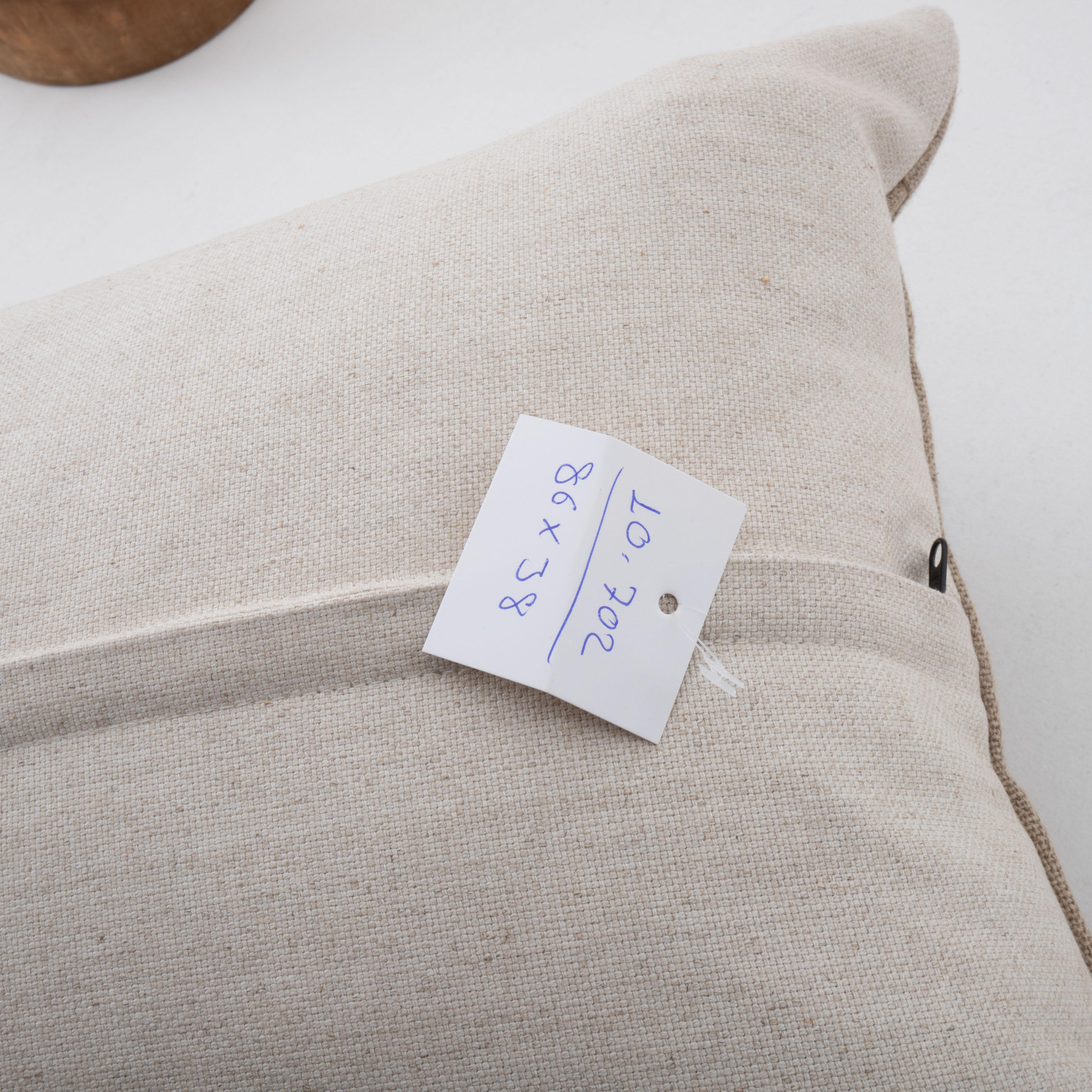 Coussin fabriqué à partir d'une broderie européenne ancienne, fin du 19e siècle. en vente 2