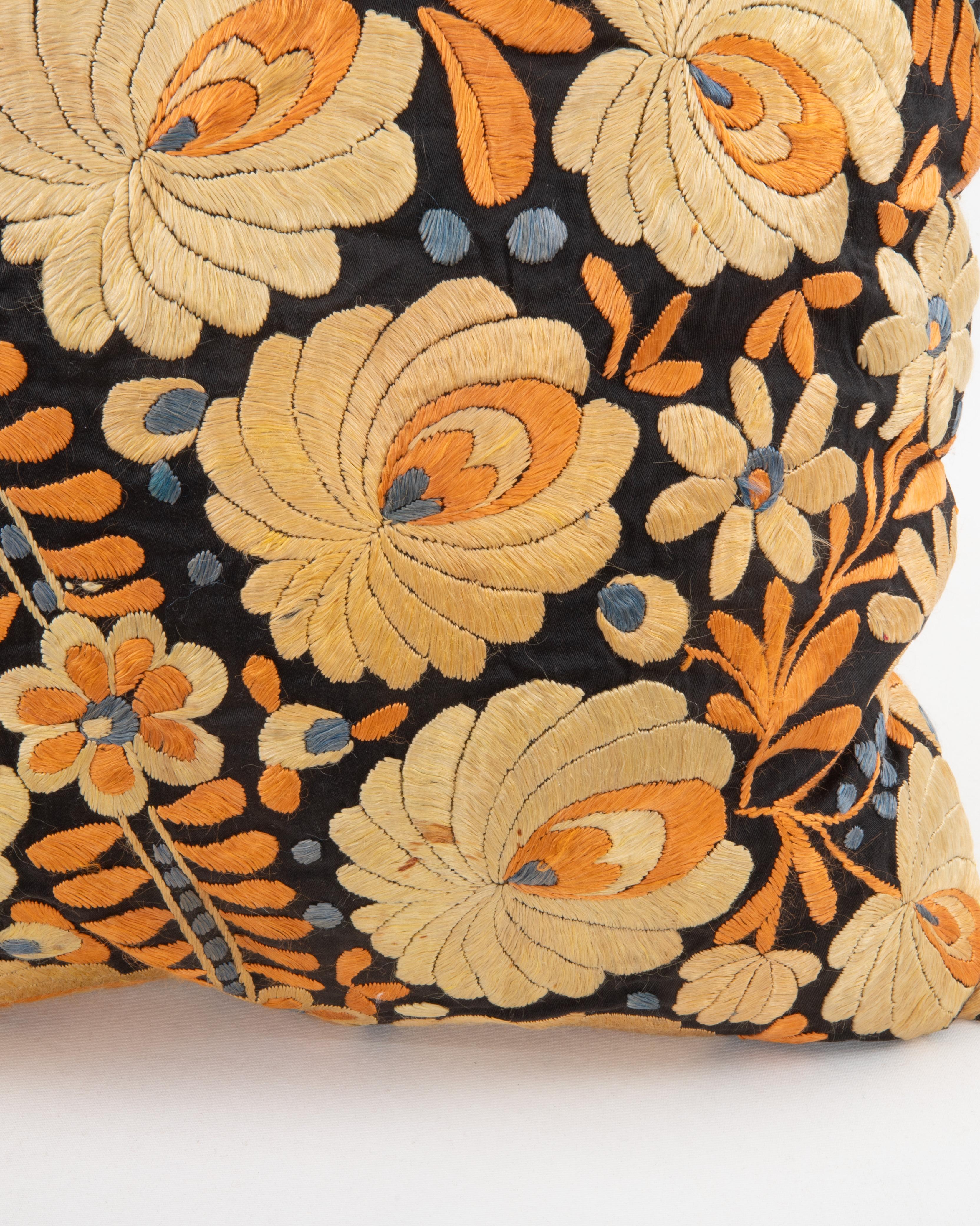 Hongrois Taie d'oreiller réalisée à partir d'une broderie hongroise ancienne en vente