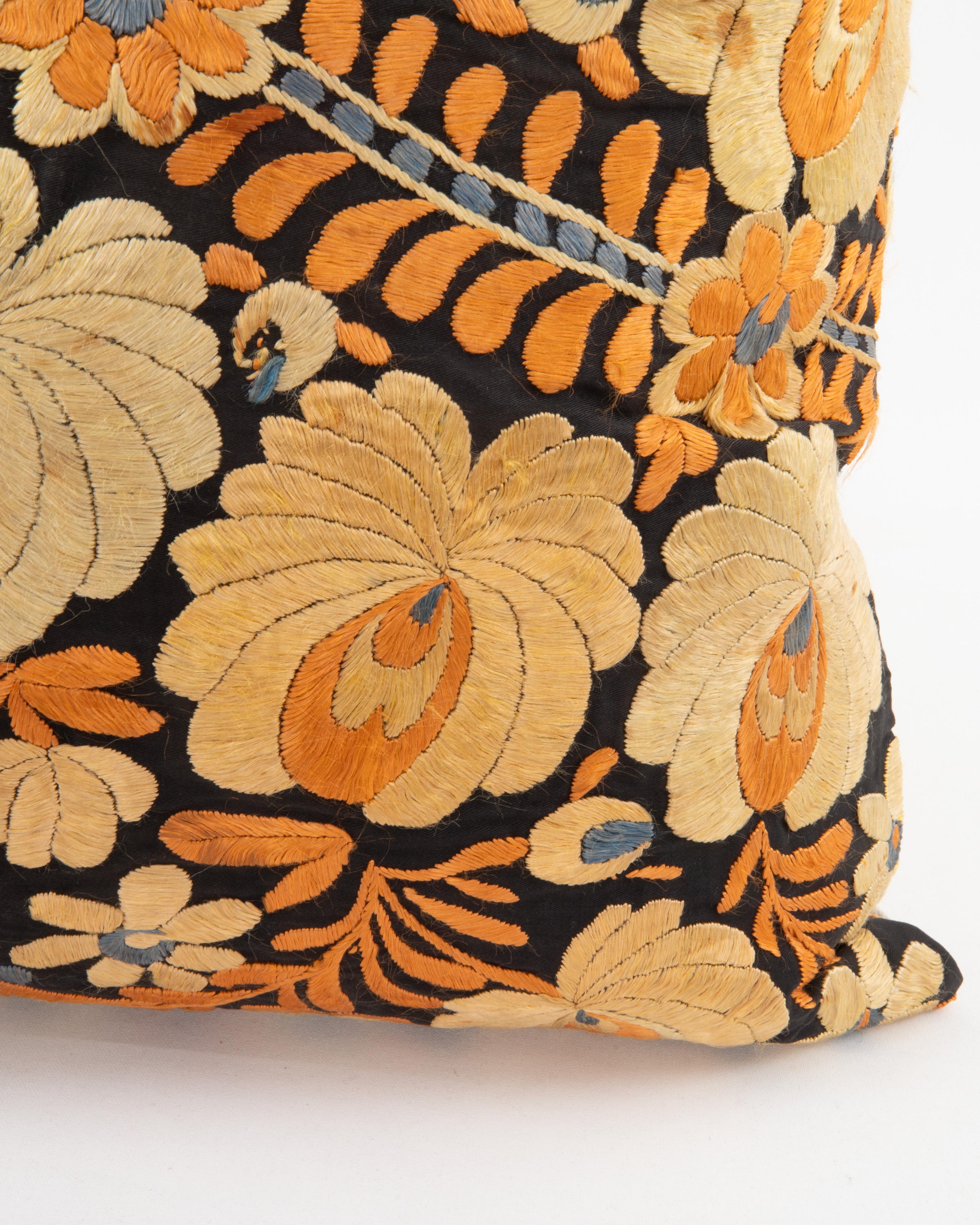 Hongrois Taie d'oreiller réalisée à partir d'une broderie hongroise ancienne en vente