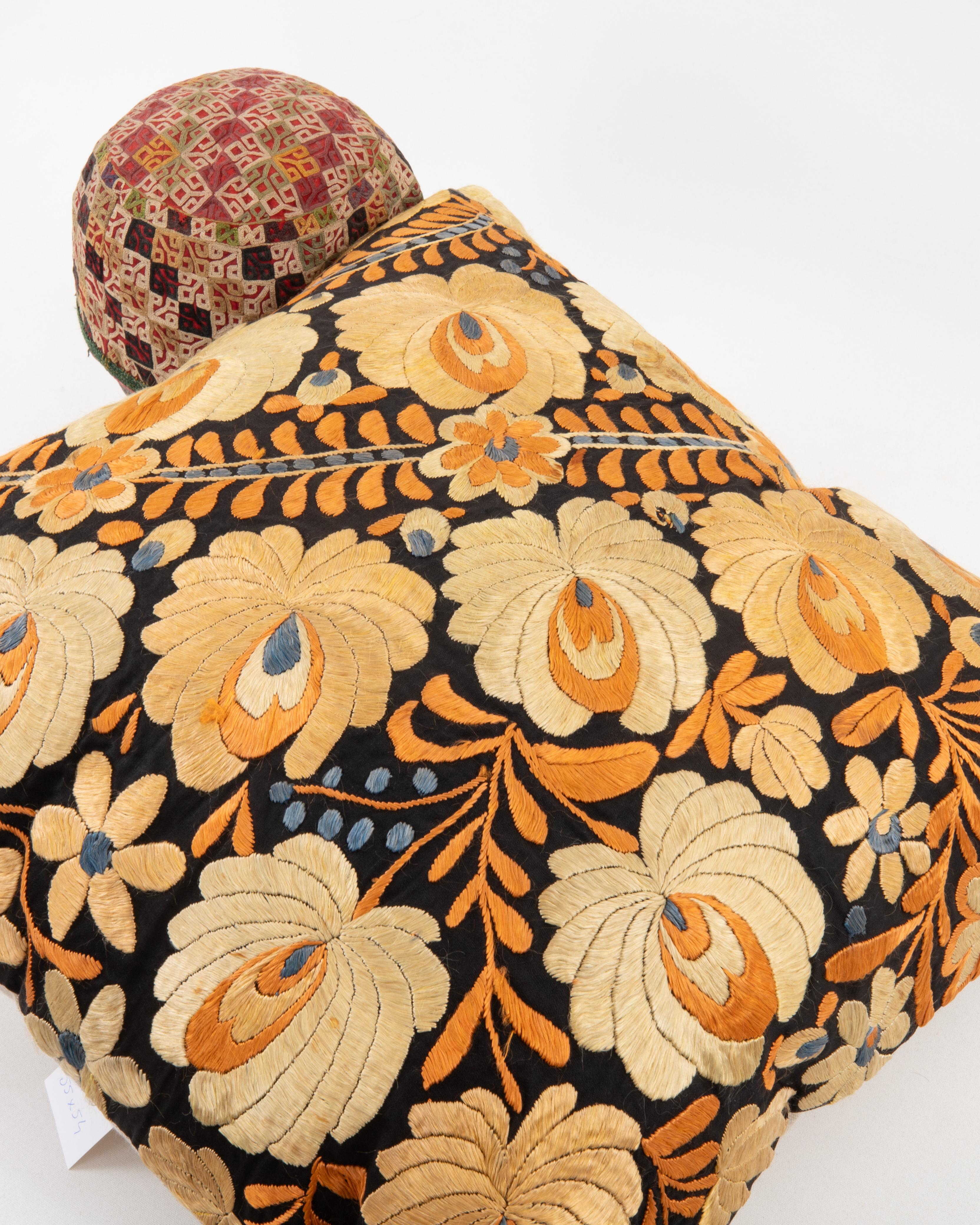 Taie d'oreiller réalisée à partir d'une broderie hongroise ancienne Bon état - En vente à Istanbul, TR