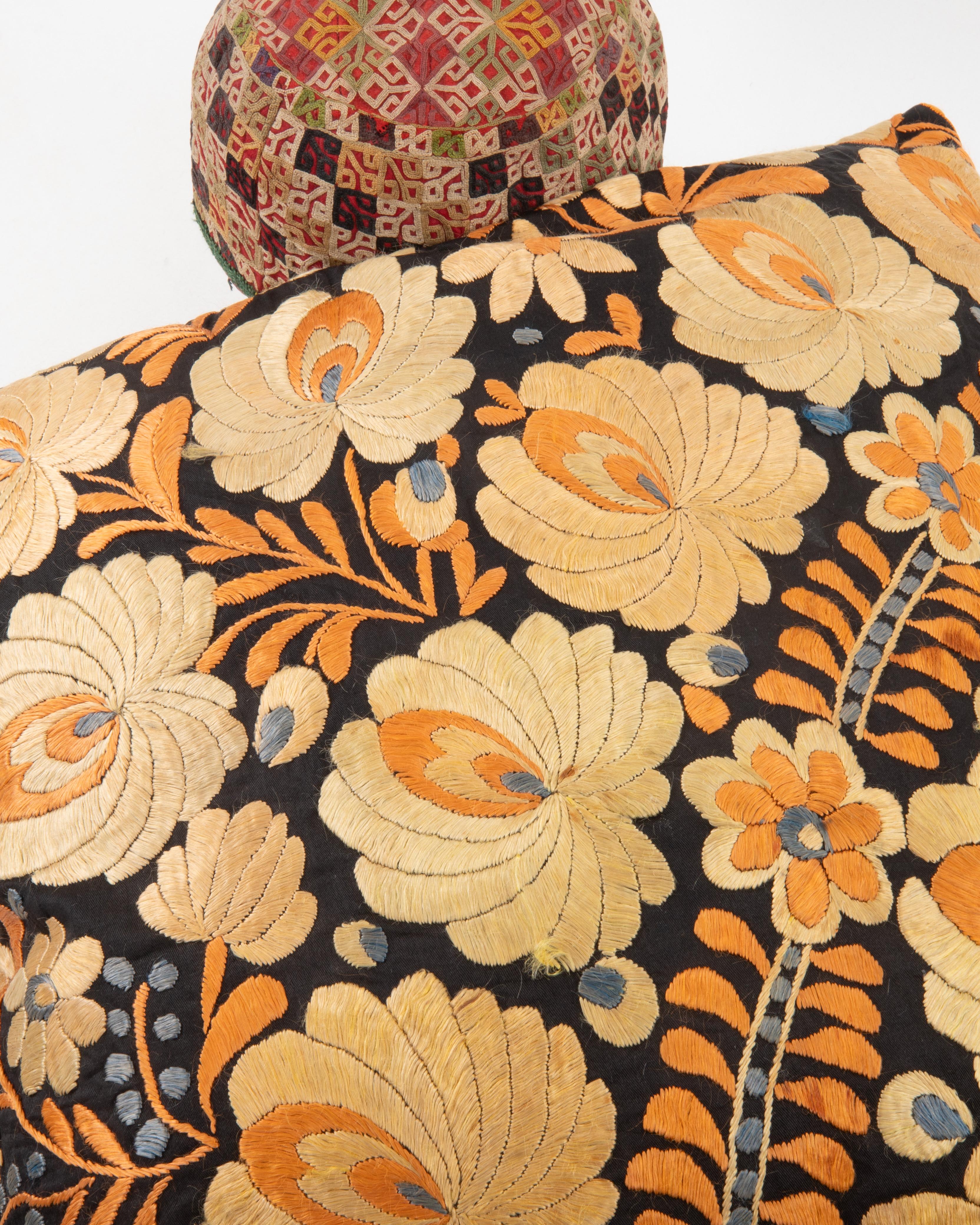 20ième siècle Taie d'oreiller réalisée à partir d'une broderie hongroise ancienne en vente