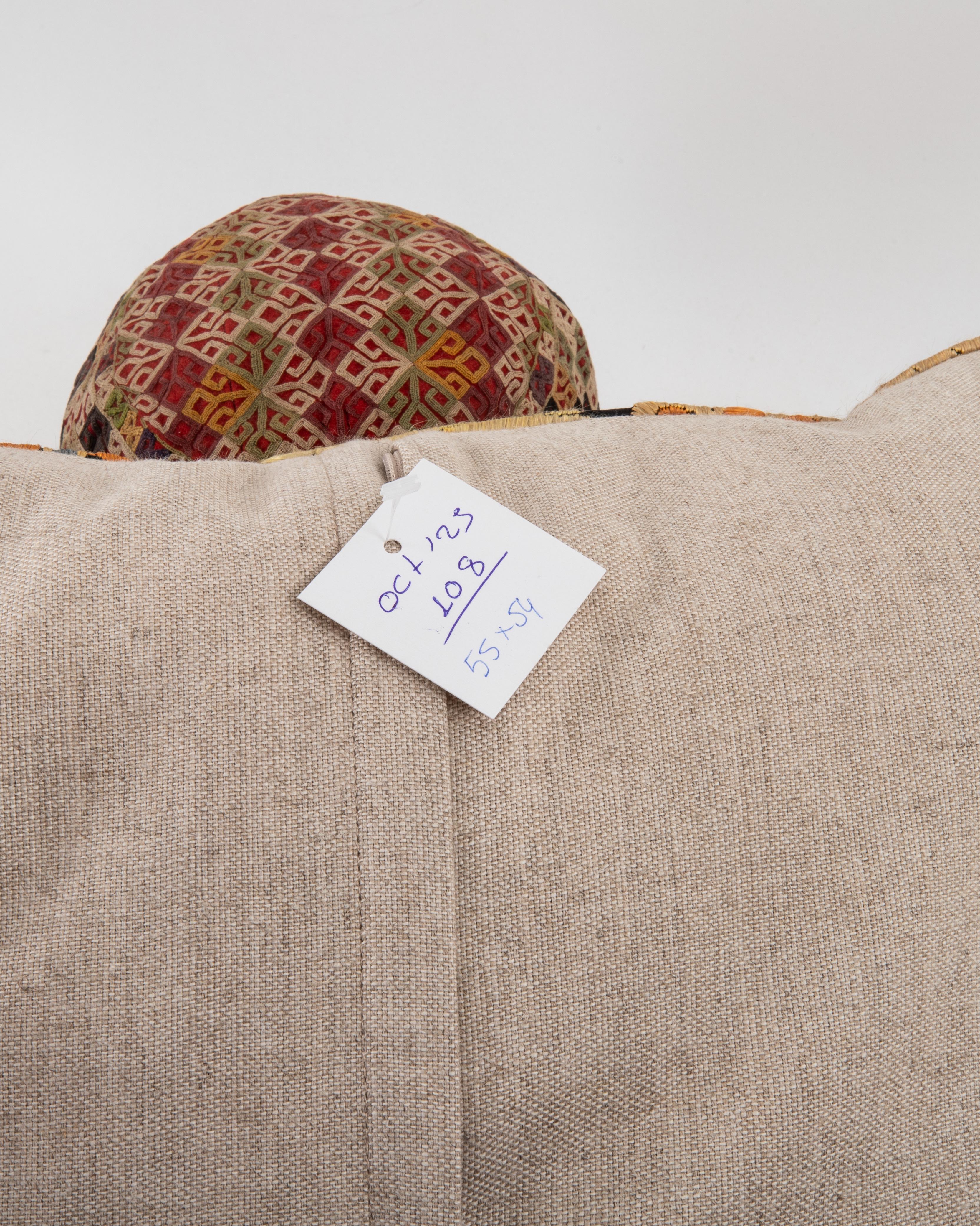 Soie Taie d'oreiller réalisée à partir d'une broderie hongroise ancienne en vente