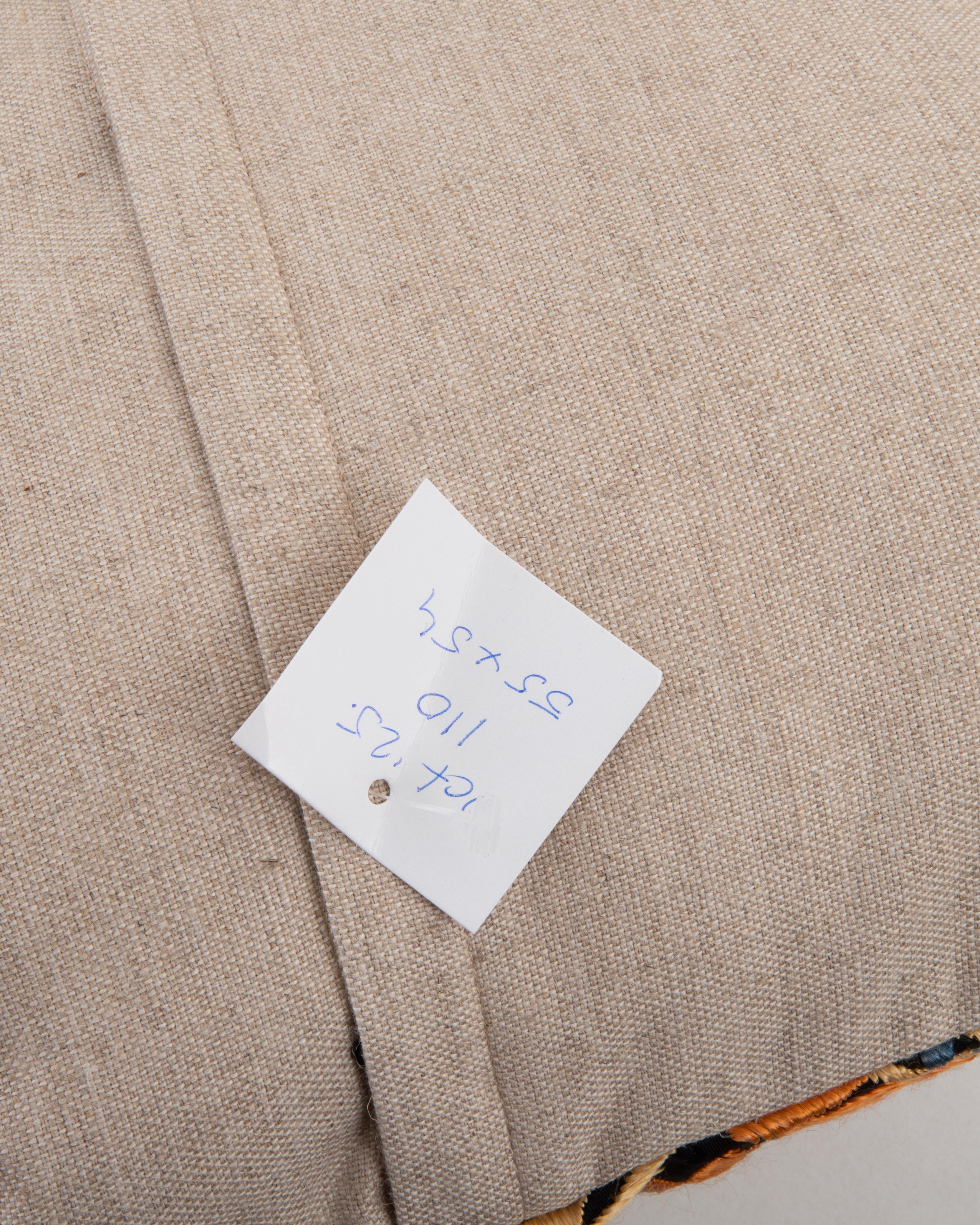 Soie Taie d'oreiller réalisée à partir d'une broderie hongroise ancienne en vente