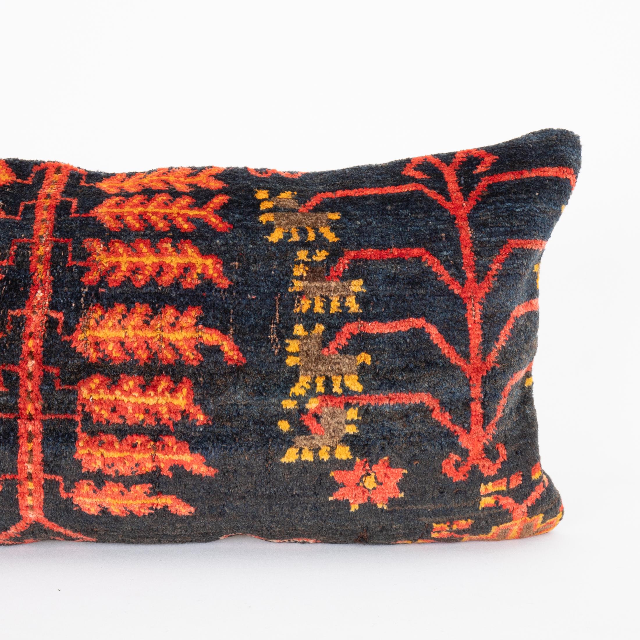 Kissen aus einem antiken Kirgise-Teppich, Kirgise, Zentralasien (Kirgisisch) im Angebot