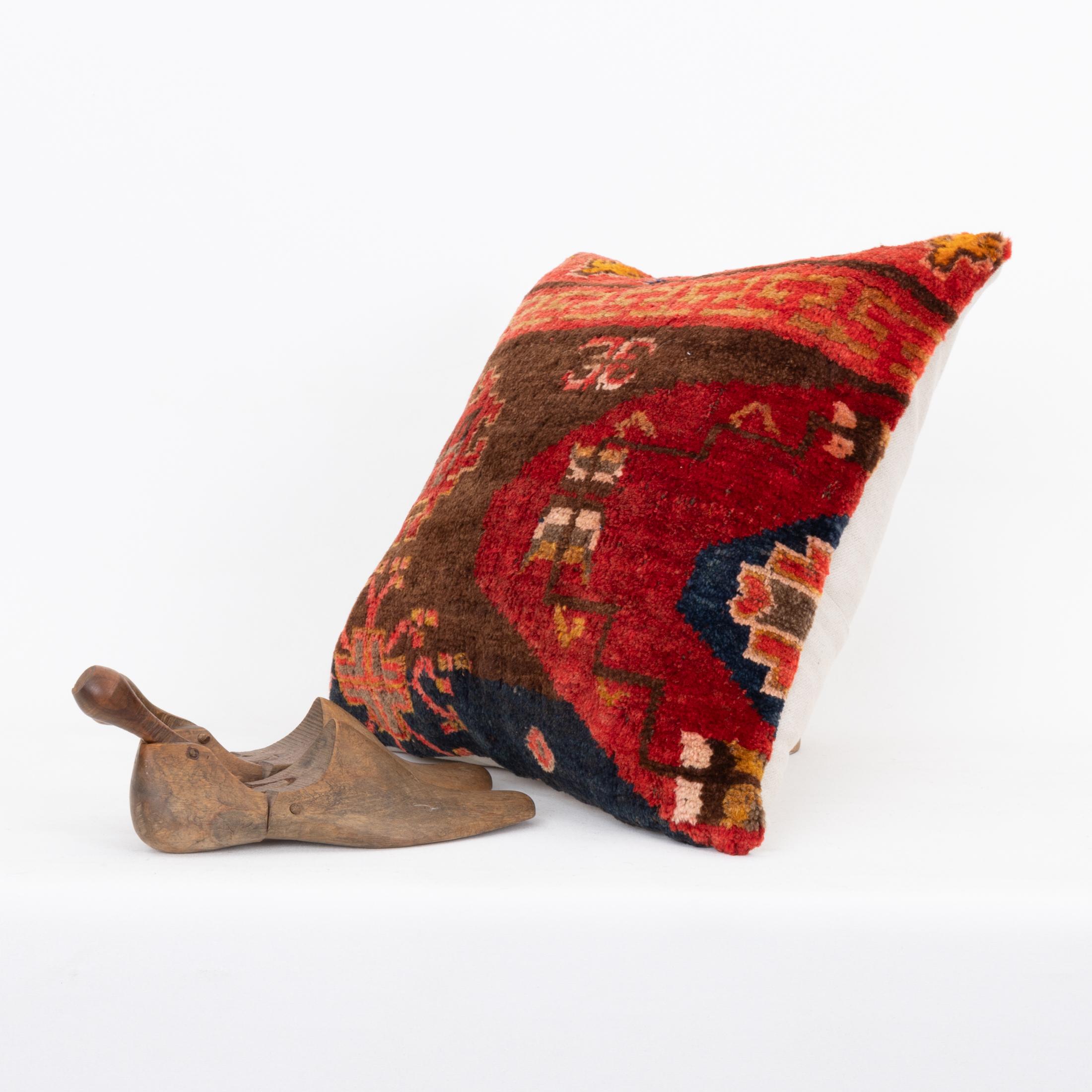 Pillowcase Made from an Antique Kyrgyz Rug, Kyrgyzstan, Central Asia In Fair Condition For Sale In Istanbul, TR