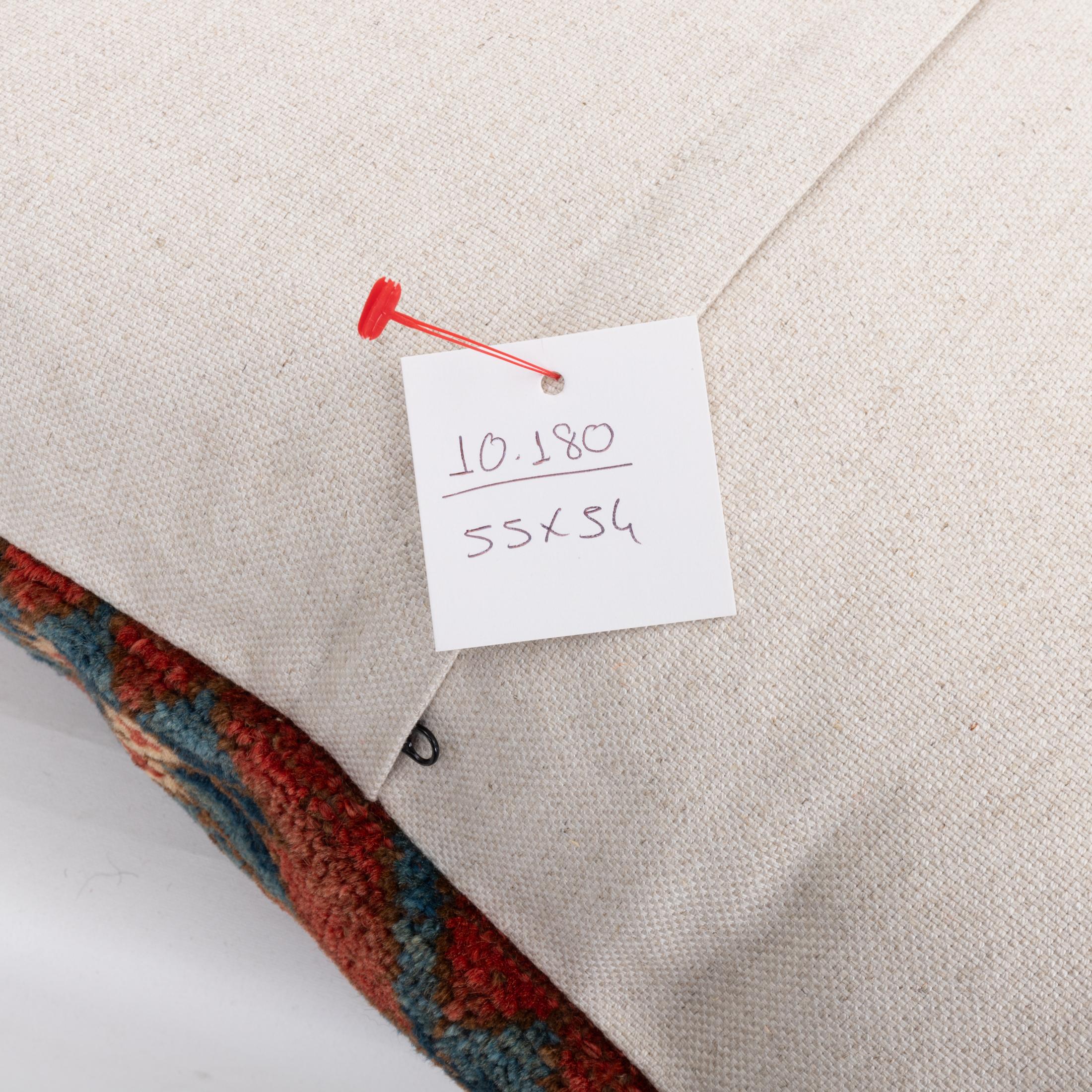 XIXe siècle Coussin fabriqué à partir d'un tapis Kyrgyz ancien, Kyrgyzstan, Asie centrale en vente