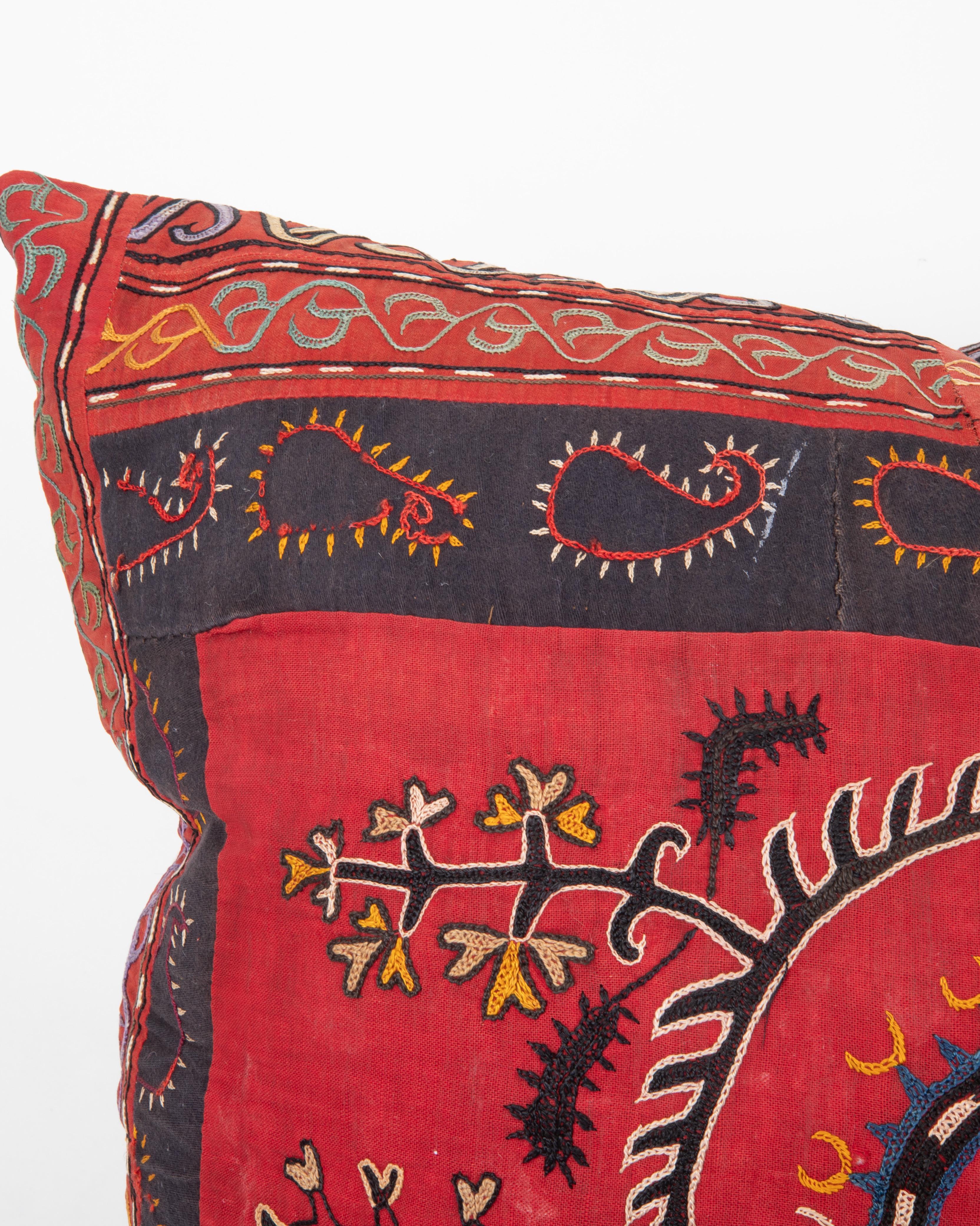 Suzani Federa ricavata da un'antica tenda kirghisa, inizio XX secolo. in vendita