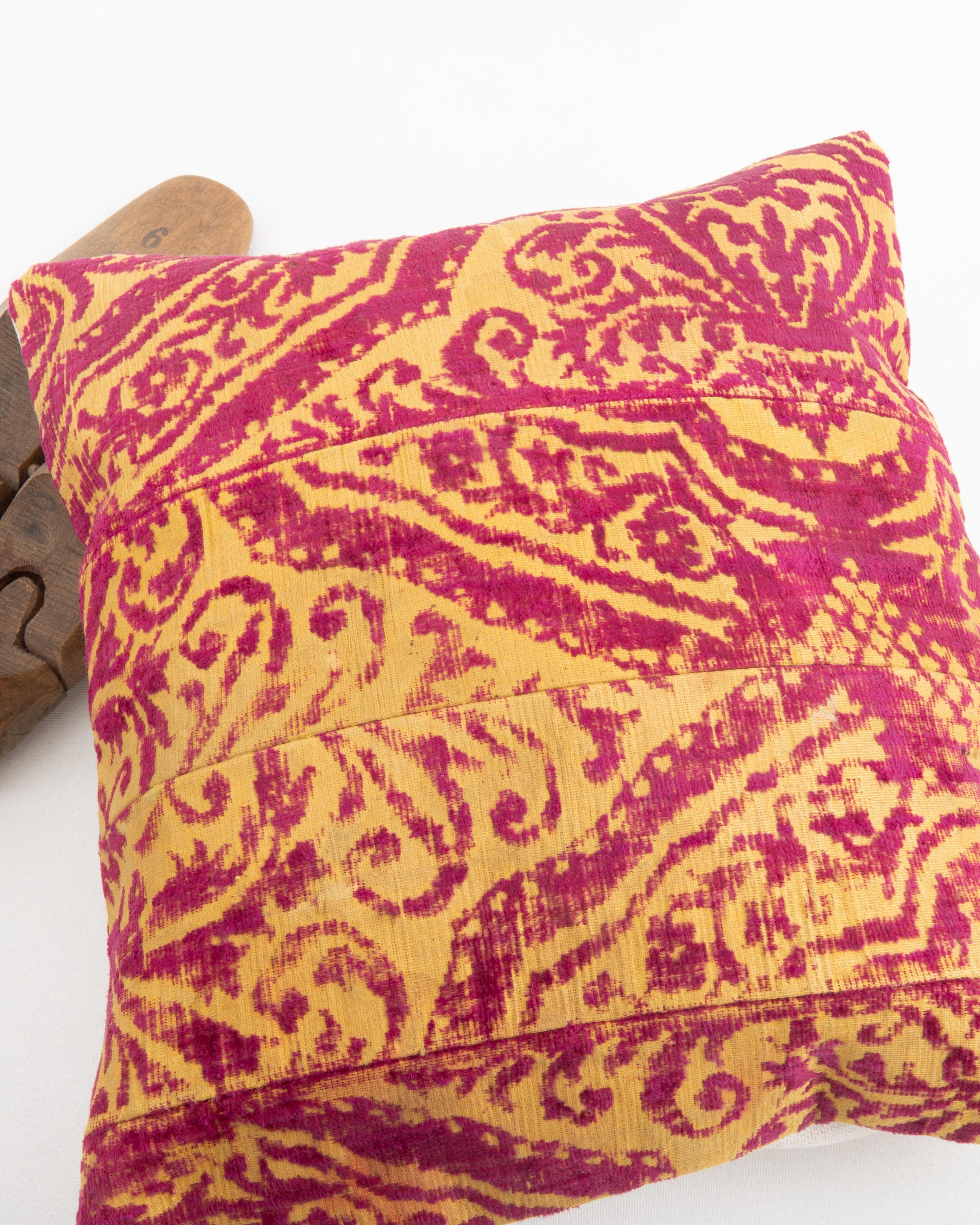 Tessuto a mano Federa realizzata con un antico tessuto ottomano in velluto tagliato (Chatma), Turchia in vendita