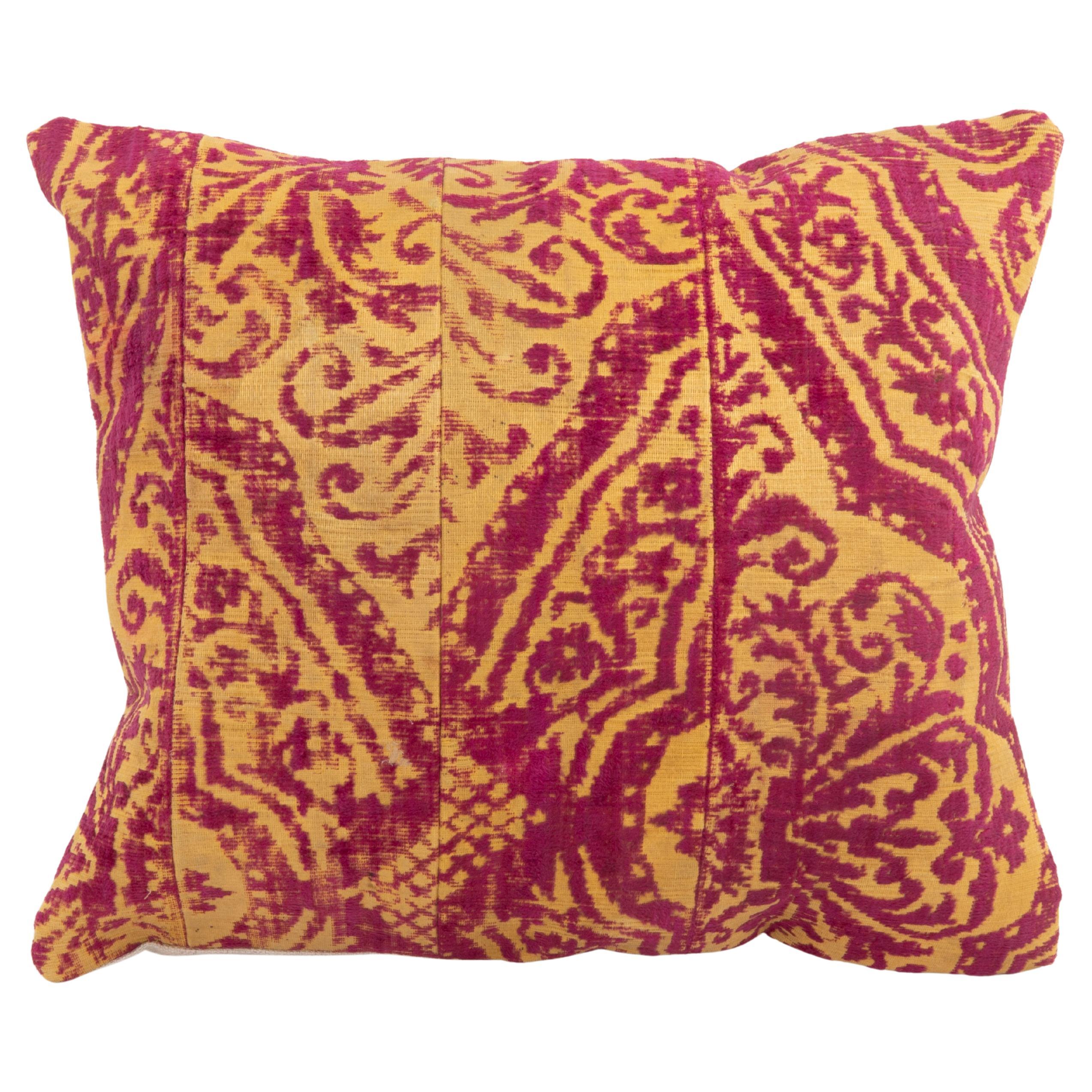 Taie d'oreiller fabriquée à partir d'un tissu ancien en velours coupé ottoman ( Chatma ), Turquie