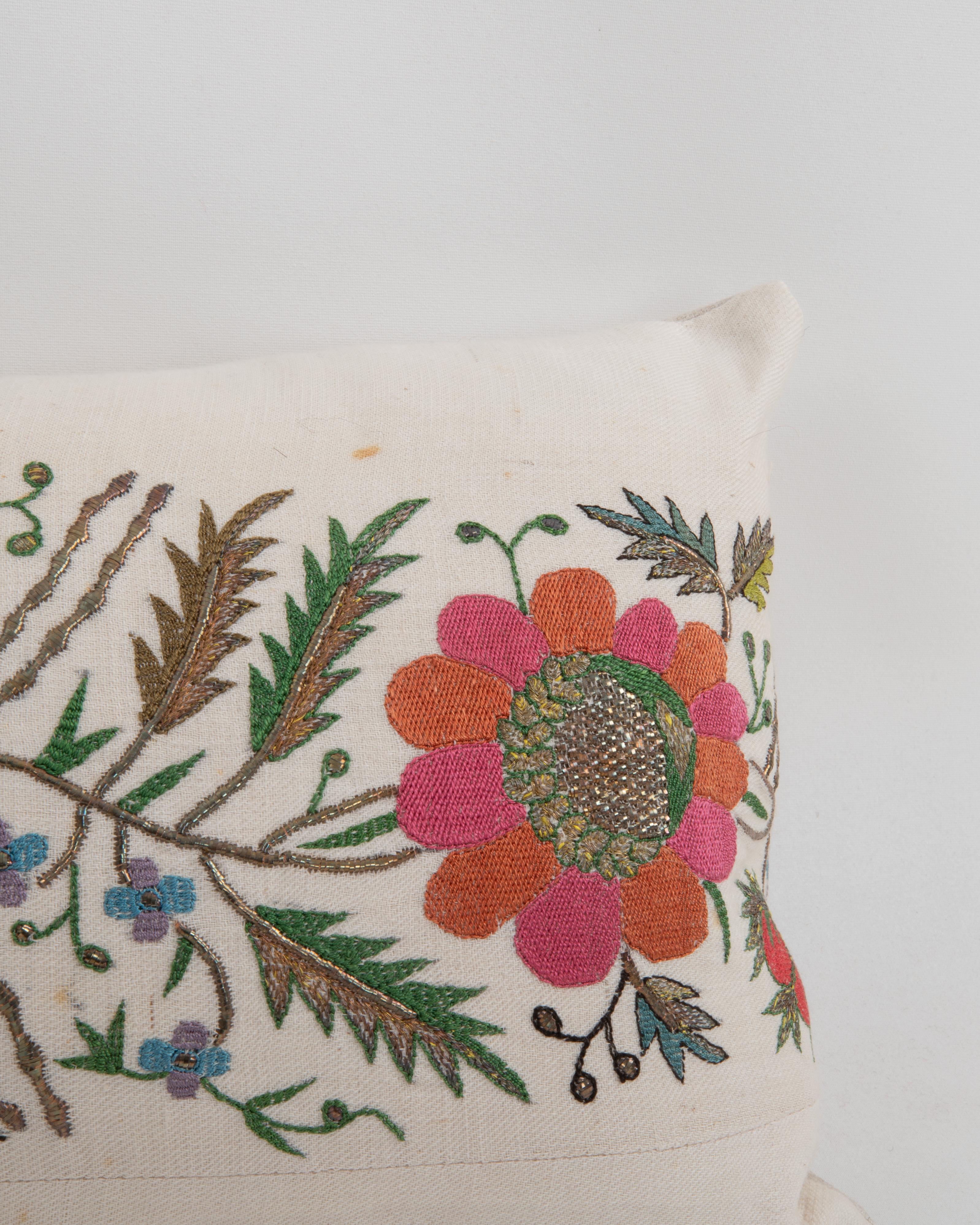 XIXe siècle Taie d'oreiller fabriquée à partir d'une ancienne broderie ottomane, Turquie en vente