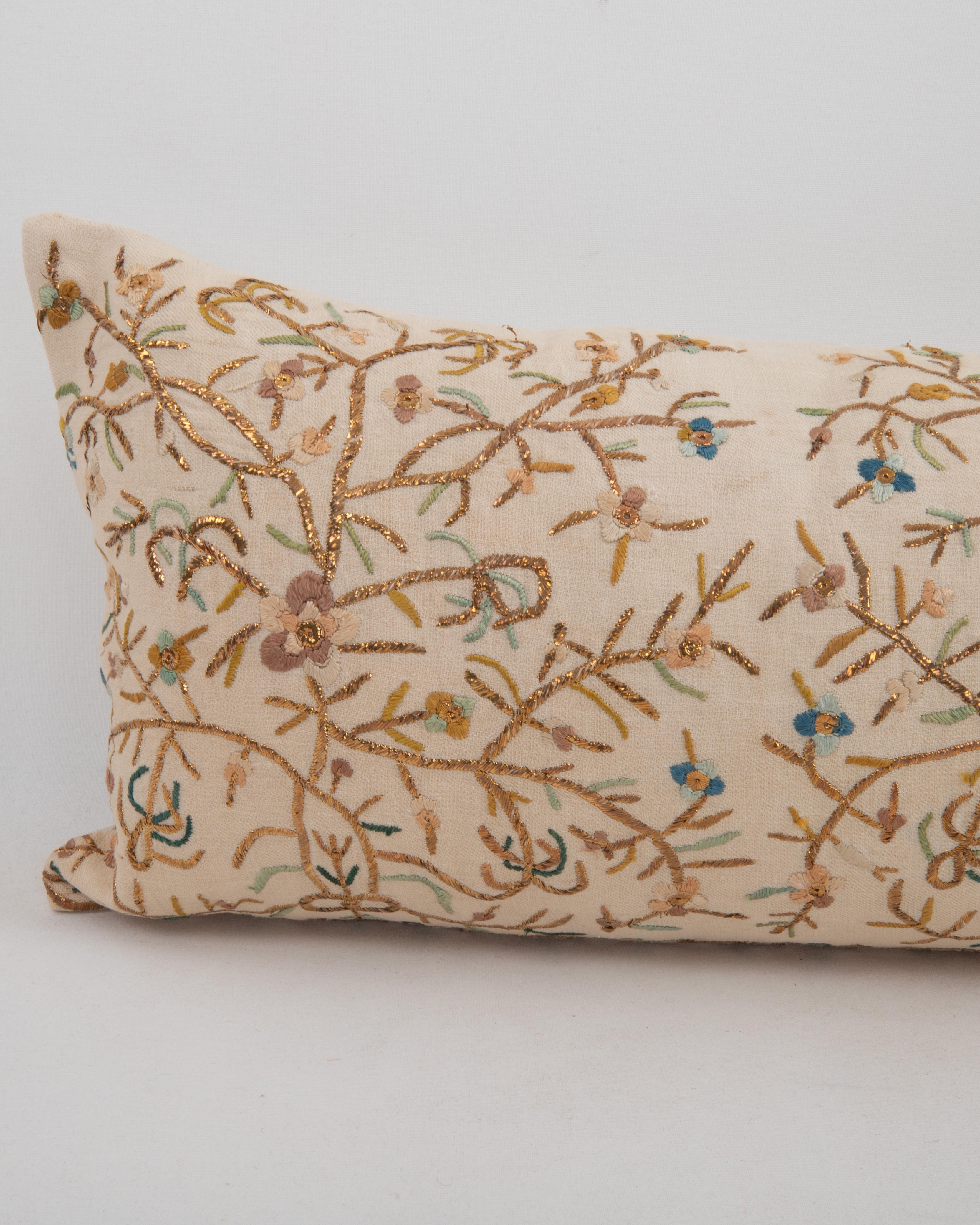 Islamique Taie d'oreiller fabriquée à partir d'une broderie ottomane ancienne, Turquie en vente