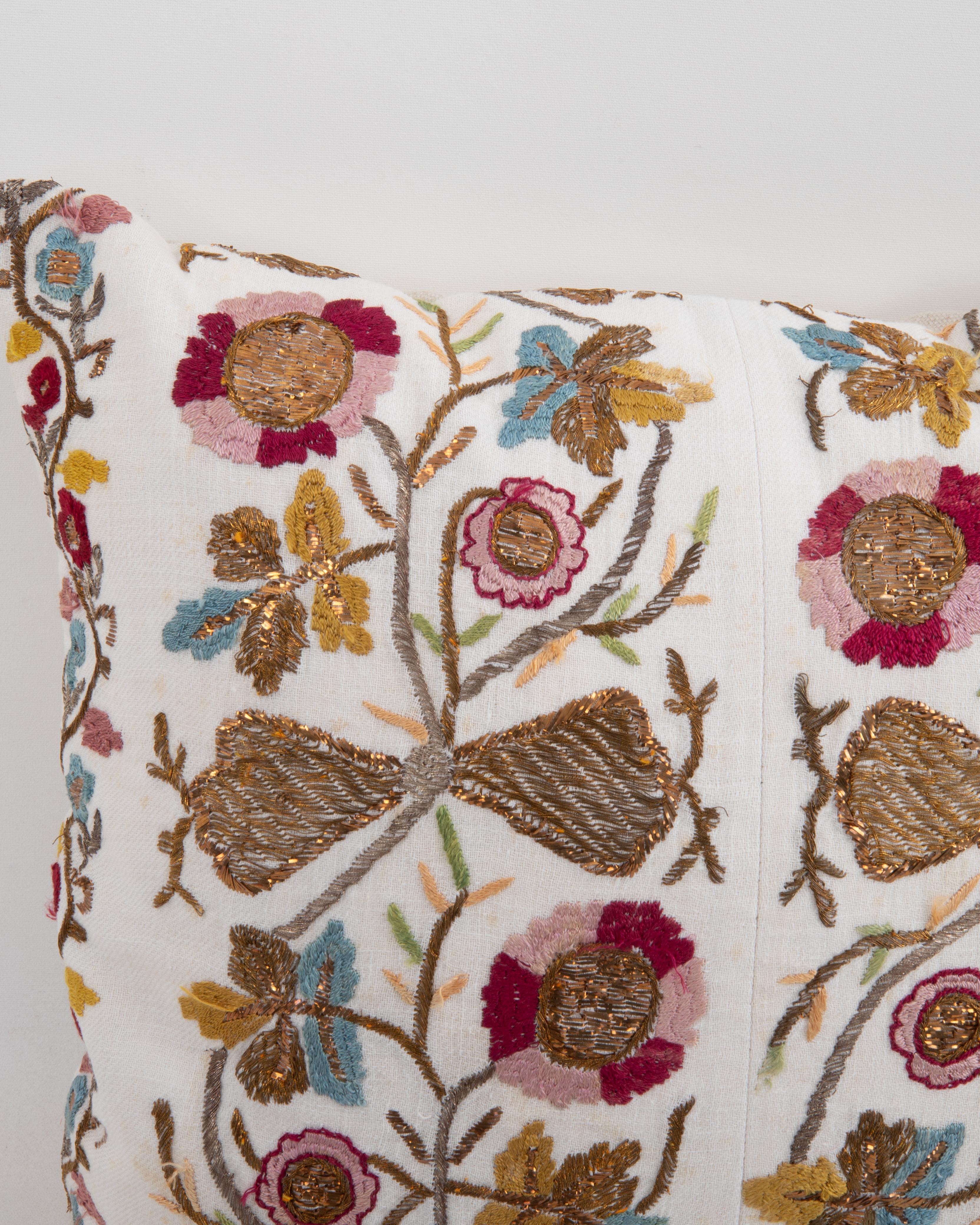 Kopfkissenbezug aus einer antiken osmanischen Stickerei, Türkei (Türkisch) im Angebot